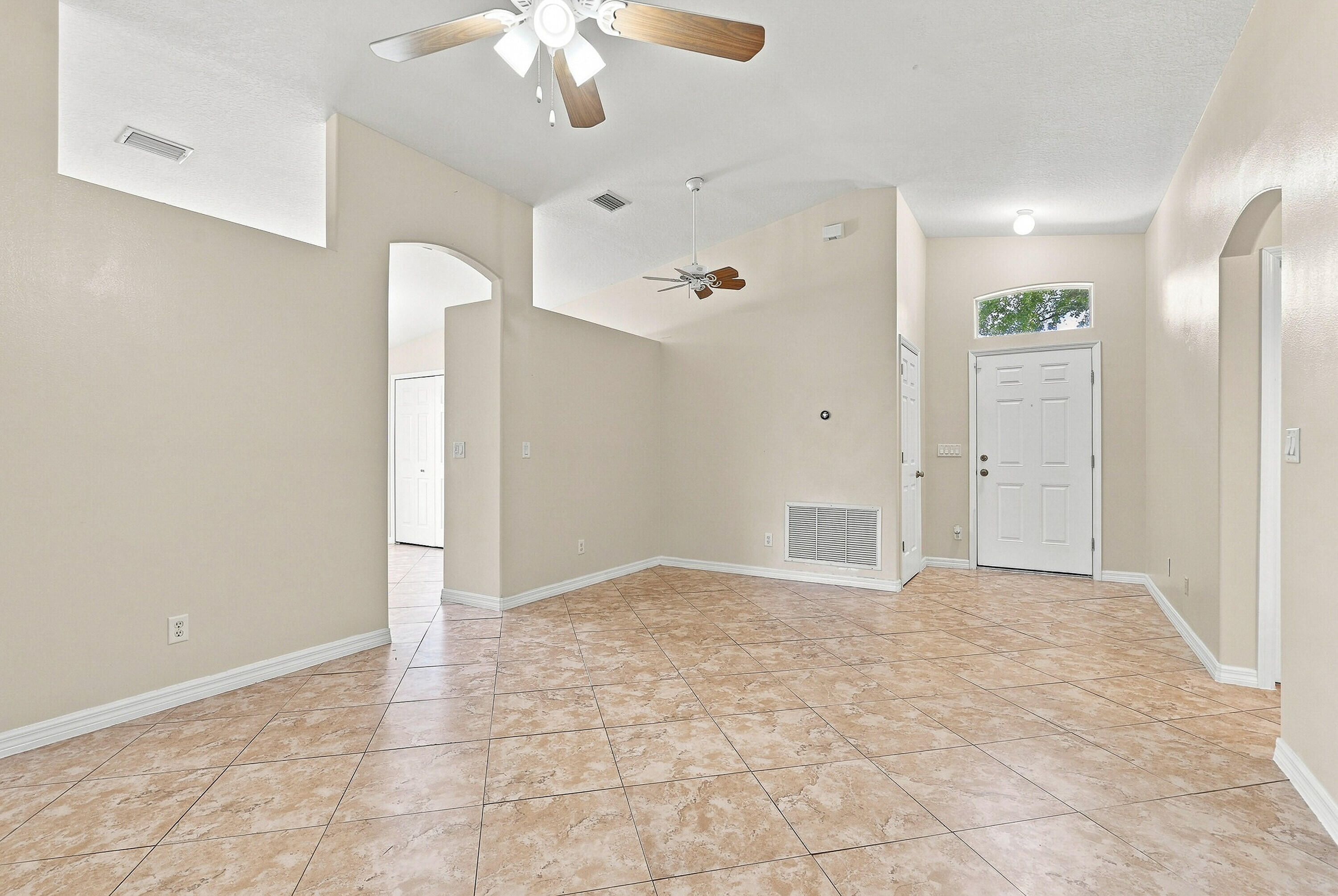 815 Greenleaf Circle Property Photo 5