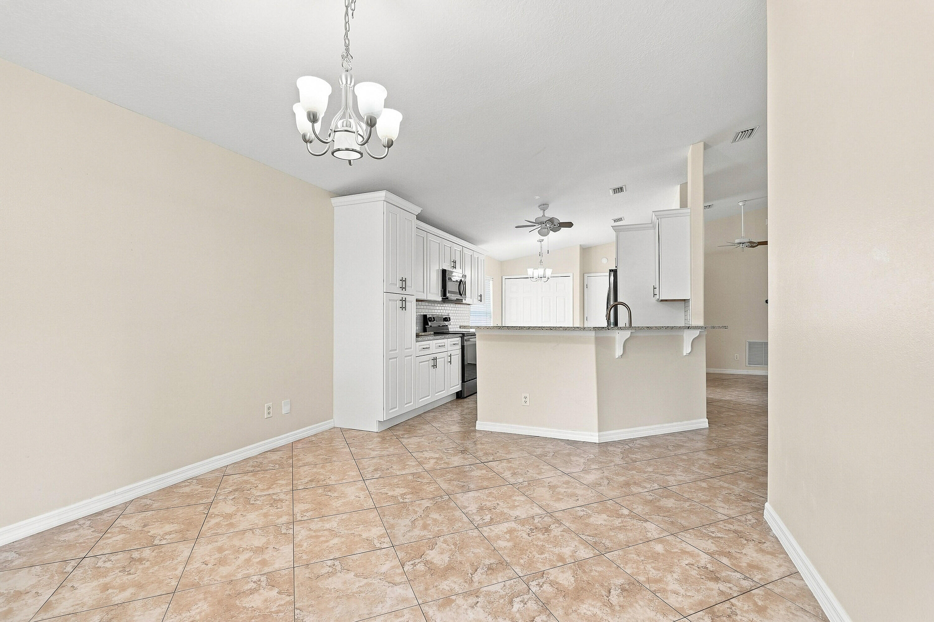 815 Greenleaf Circle Property Photo 8