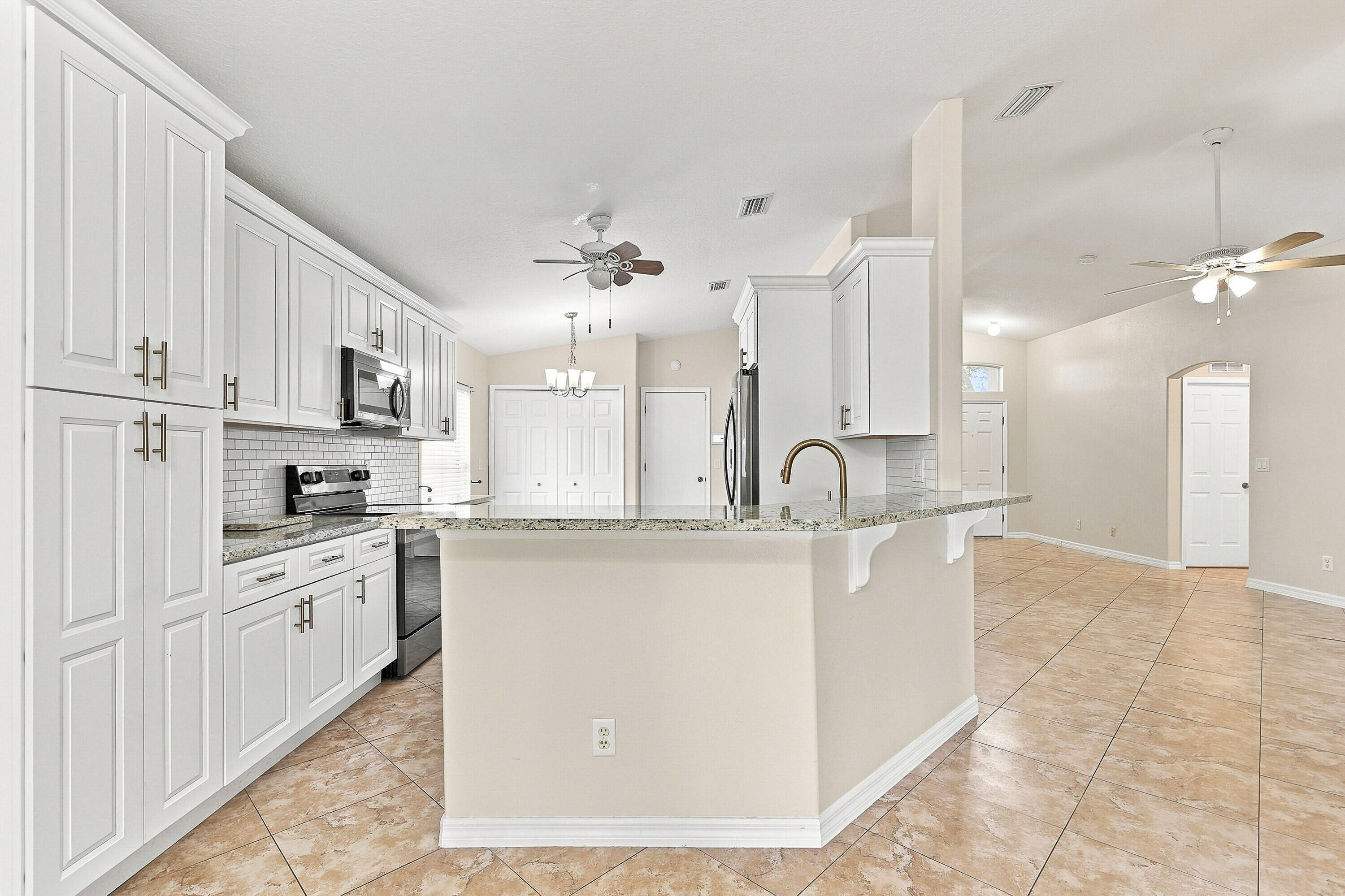 815 Greenleaf Circle Property Photo 10