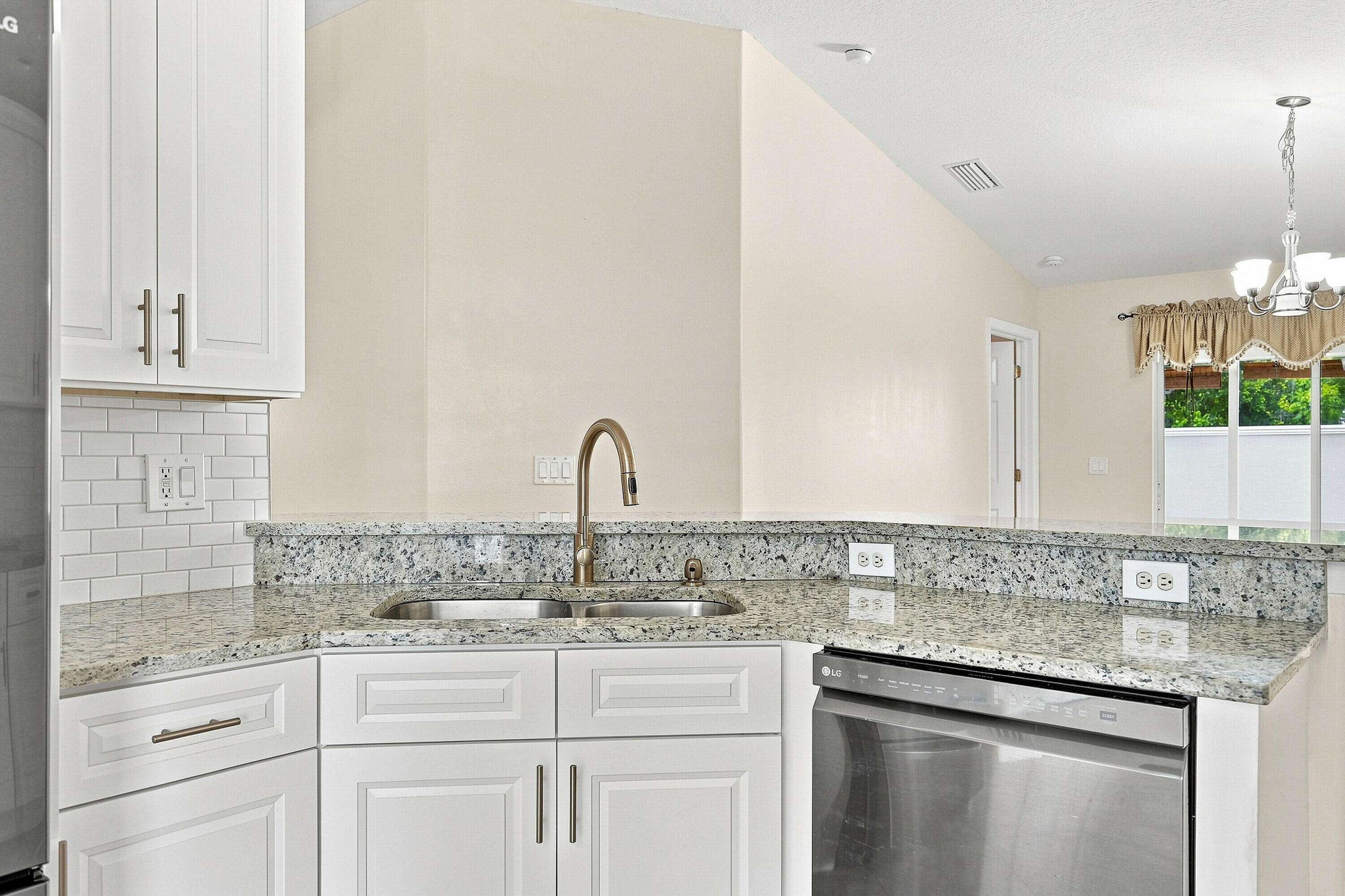 815 Greenleaf Circle Property Photo 12