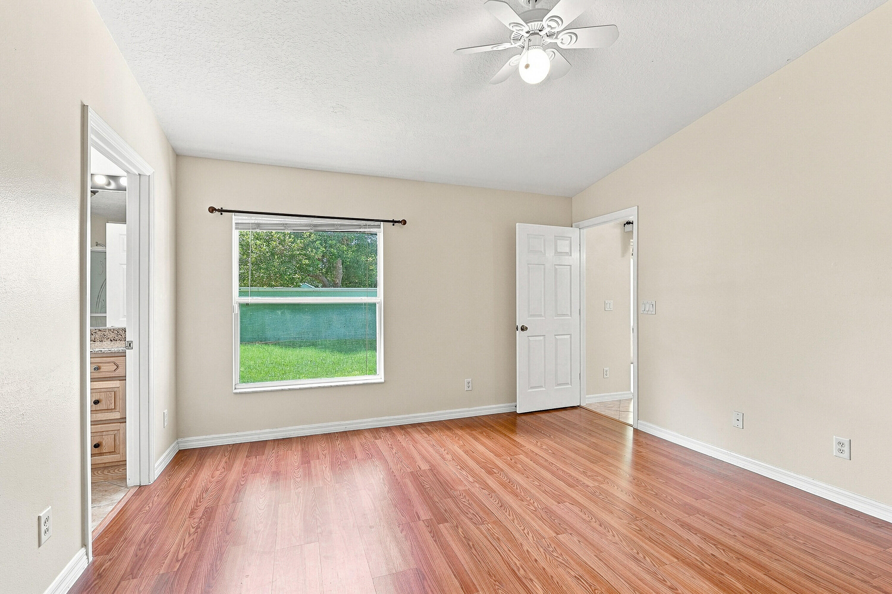 815 Greenleaf Circle Property Photo 16