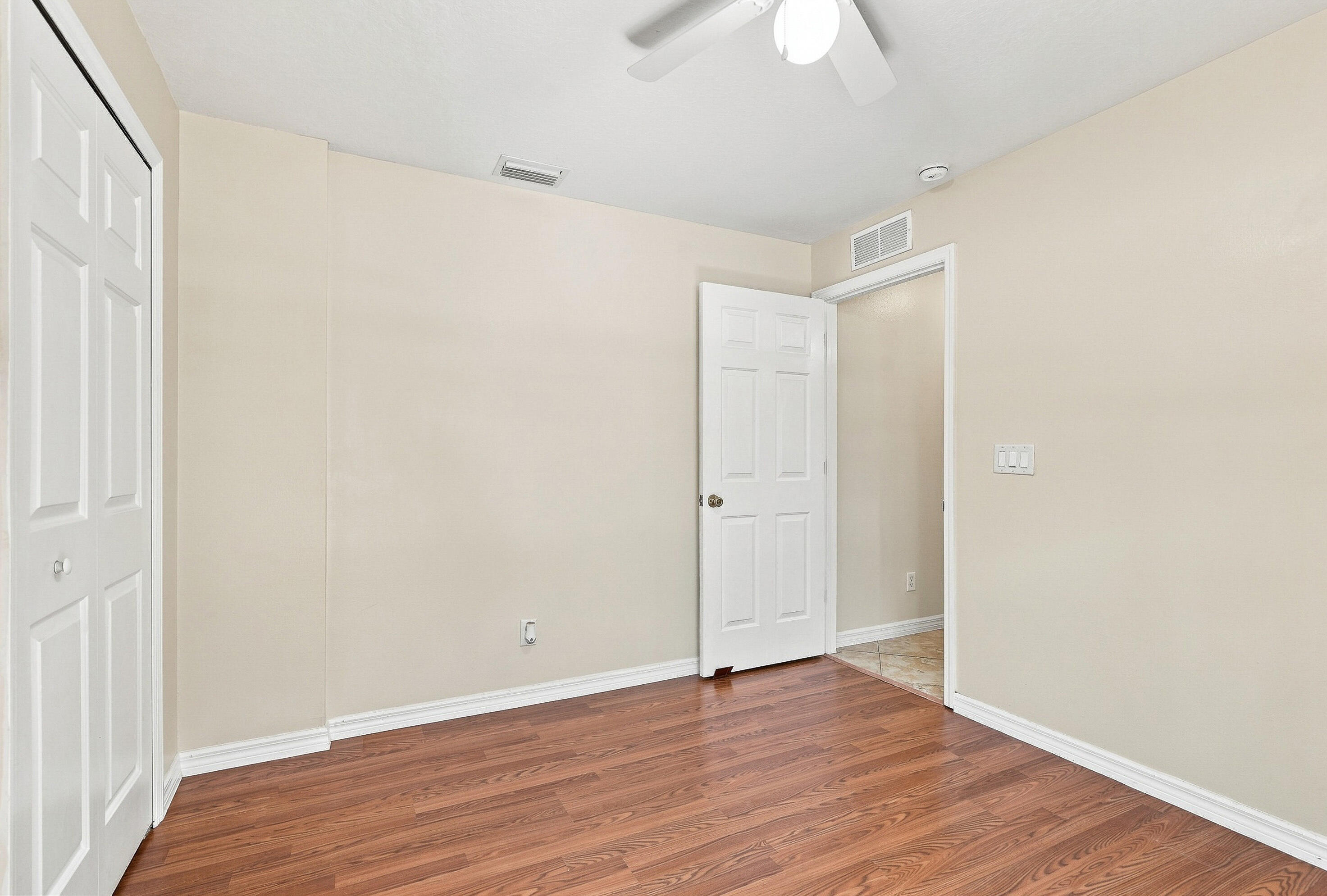 815 Greenleaf Circle Property Photo 23
