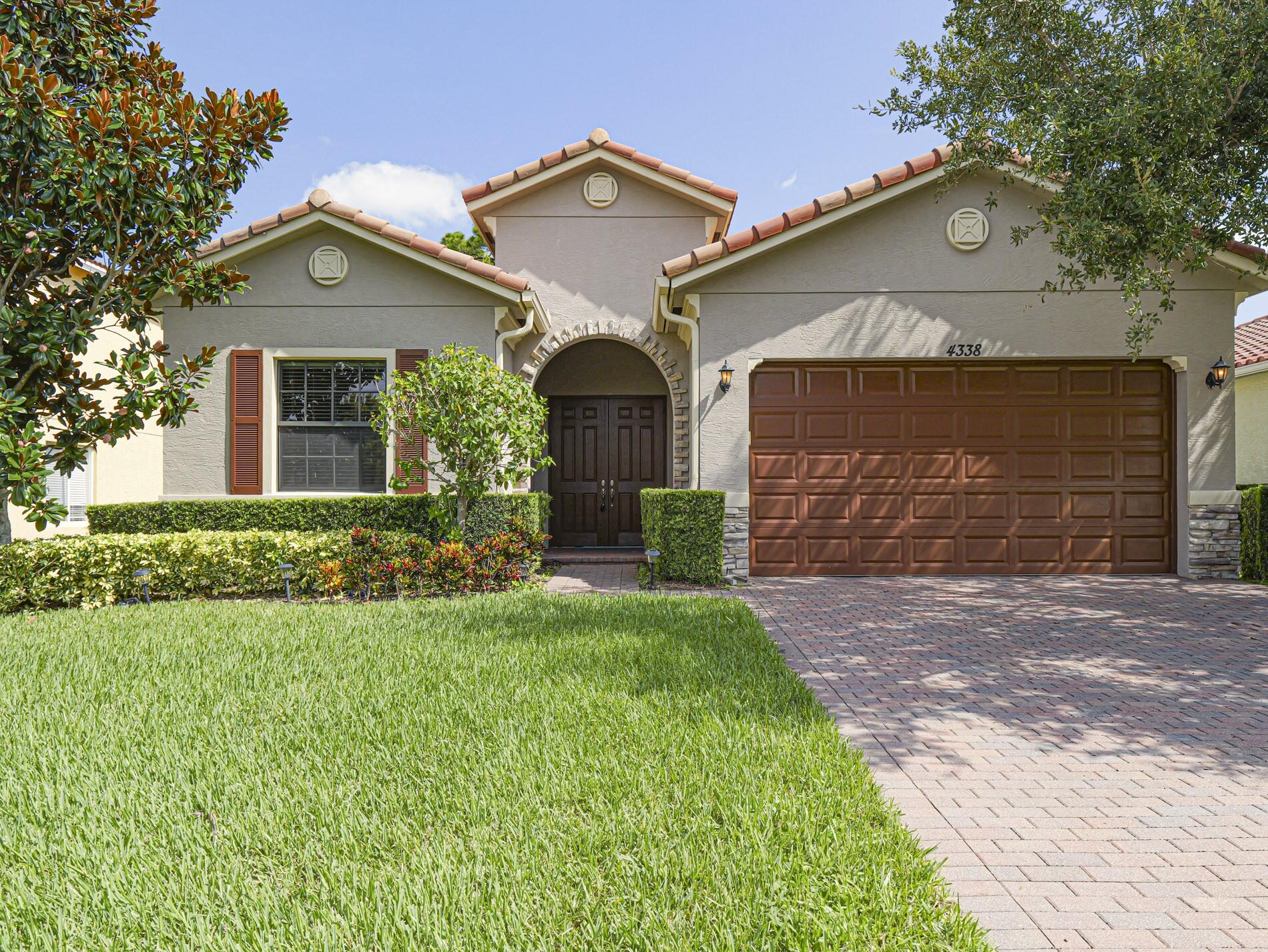 4338 56th Lane Property Photo 3