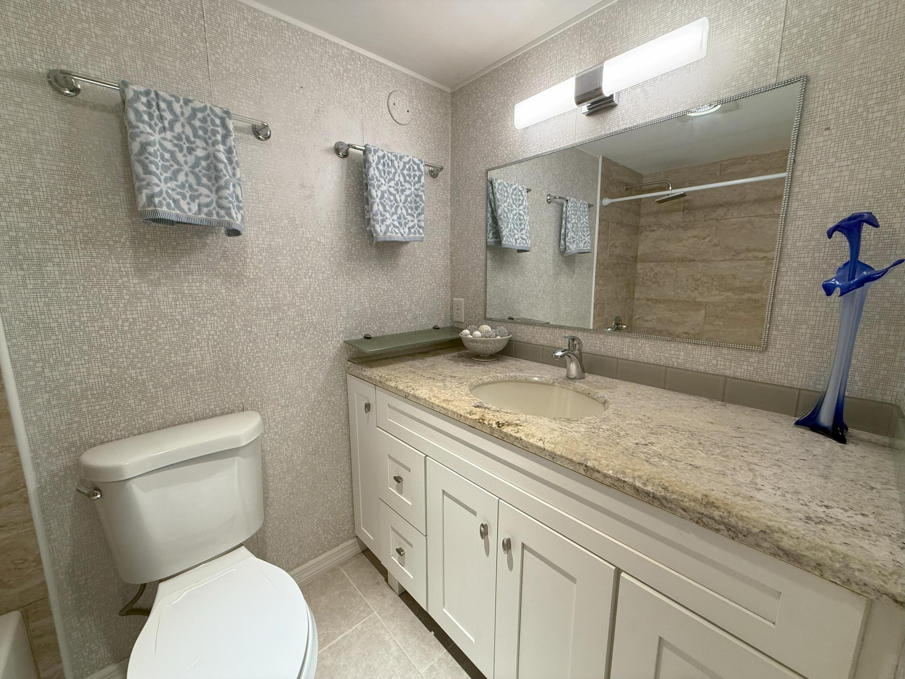 28 Ventnor B Drive Property Photo 14