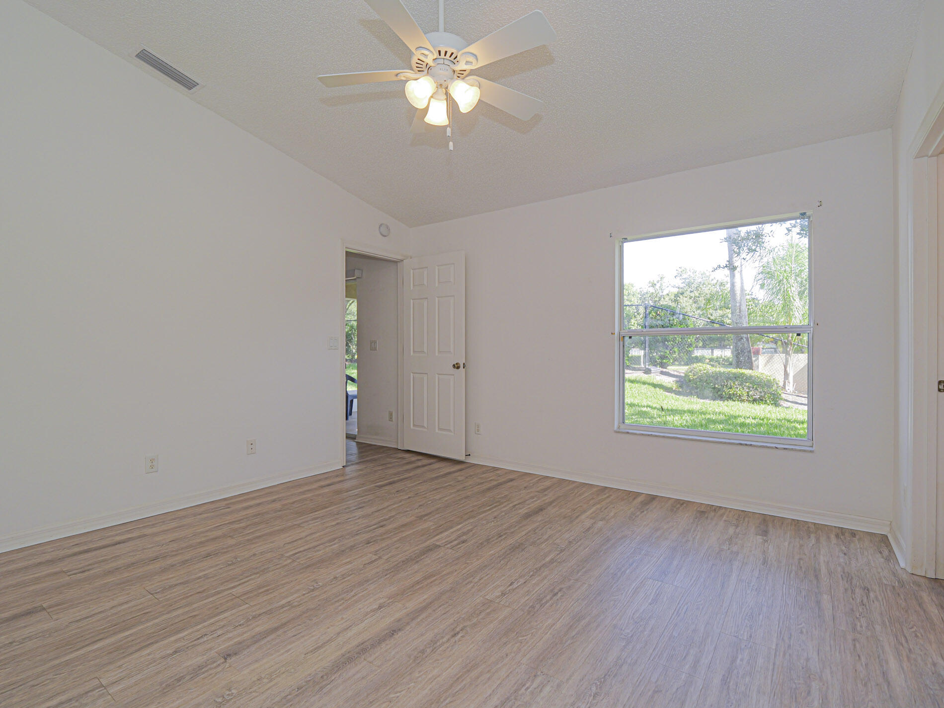 1143 N 13th Square Property Photo 22