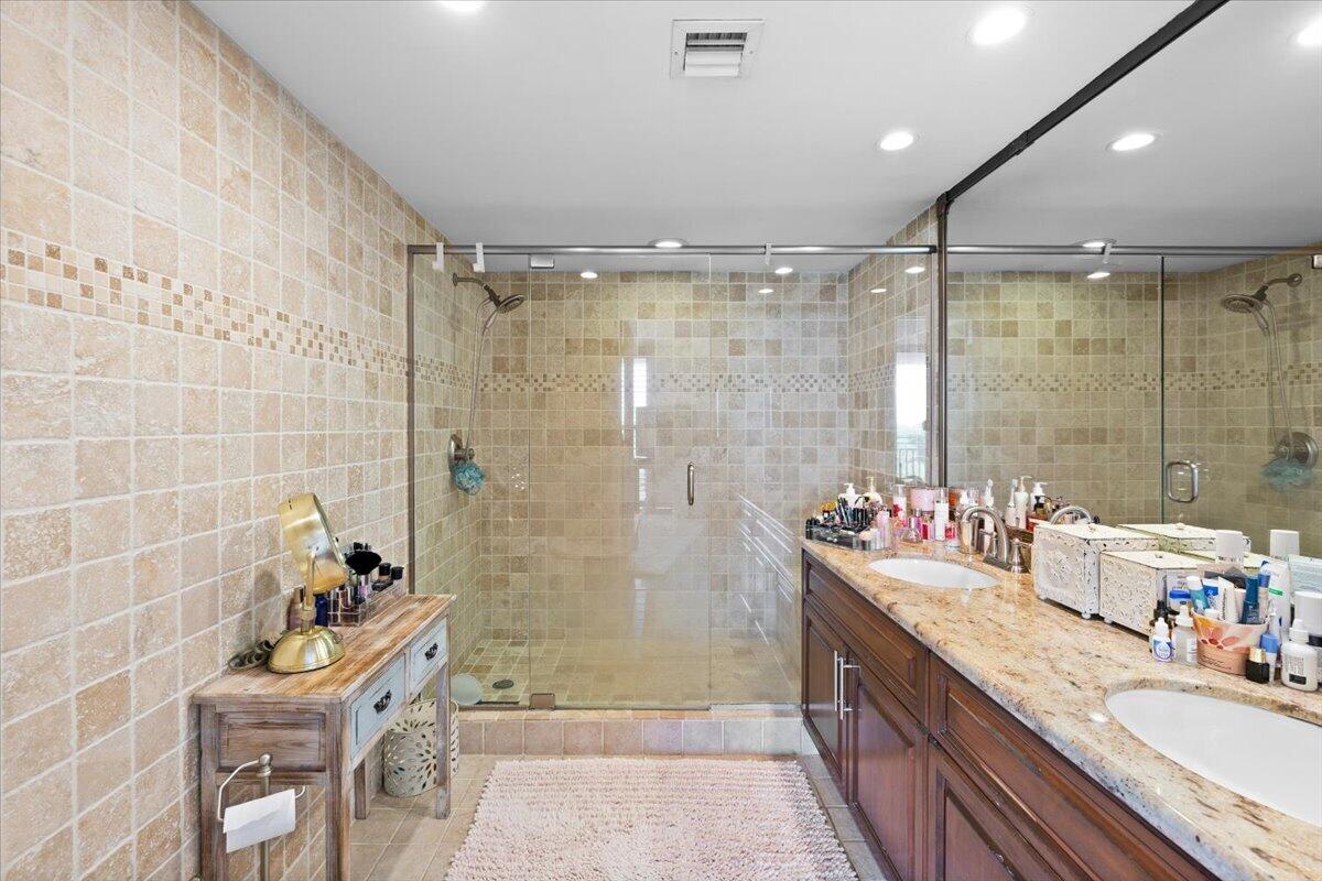 1167 Hillsboro Mile 308 Property Photo 19