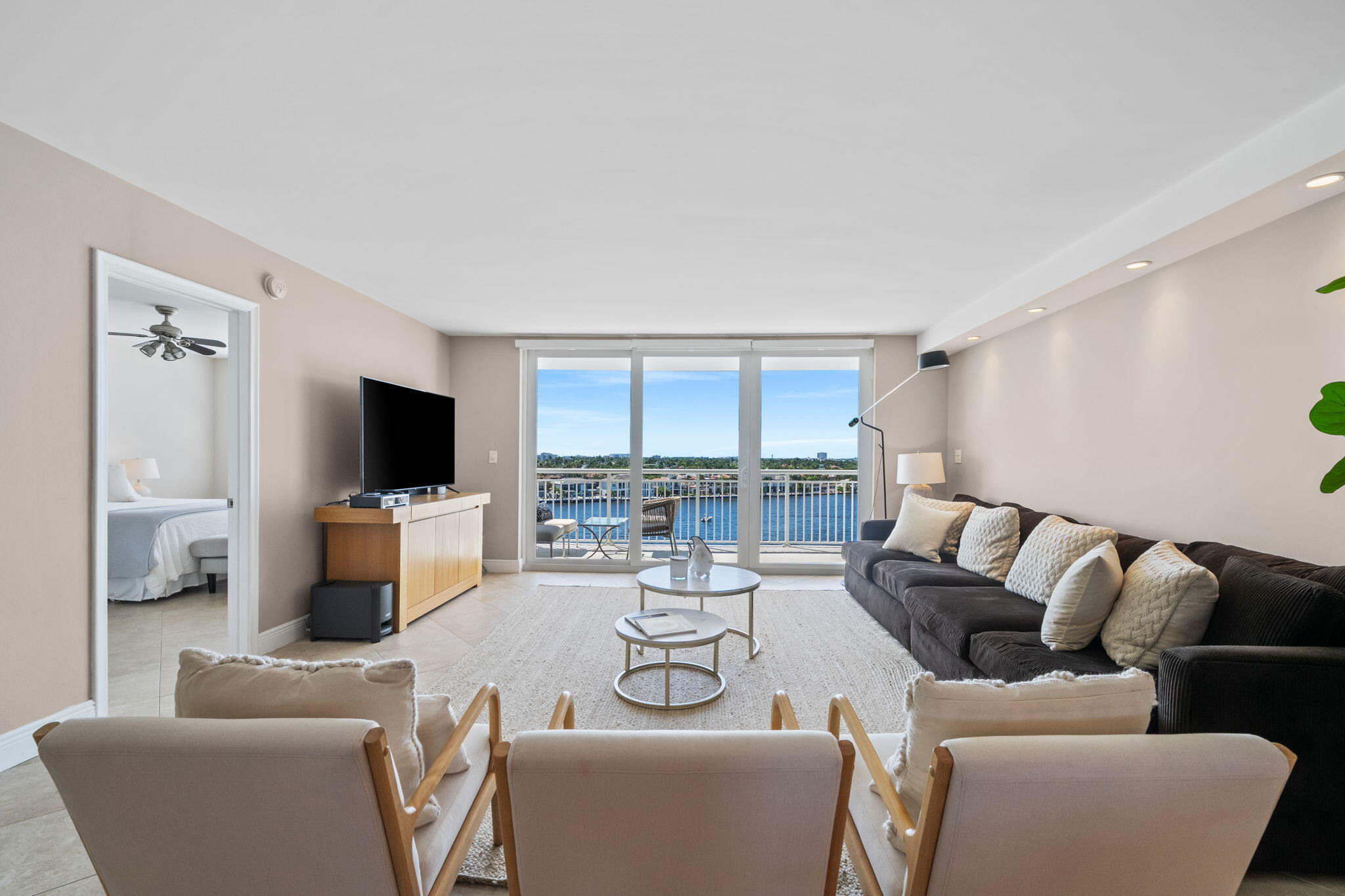 511 Bayshore Drive 810 Property Photo 3