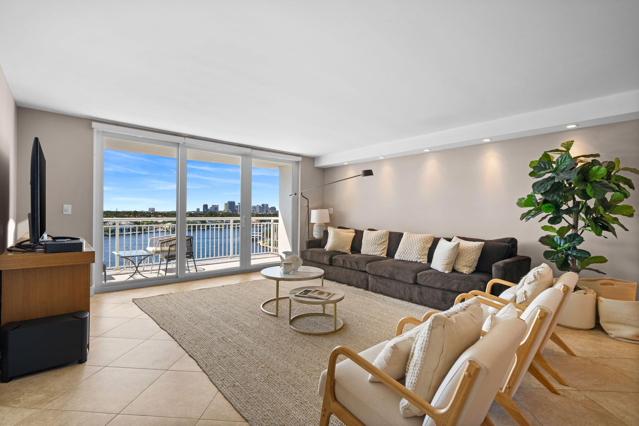 511 Bayshore Drive 810 Property Photo 4