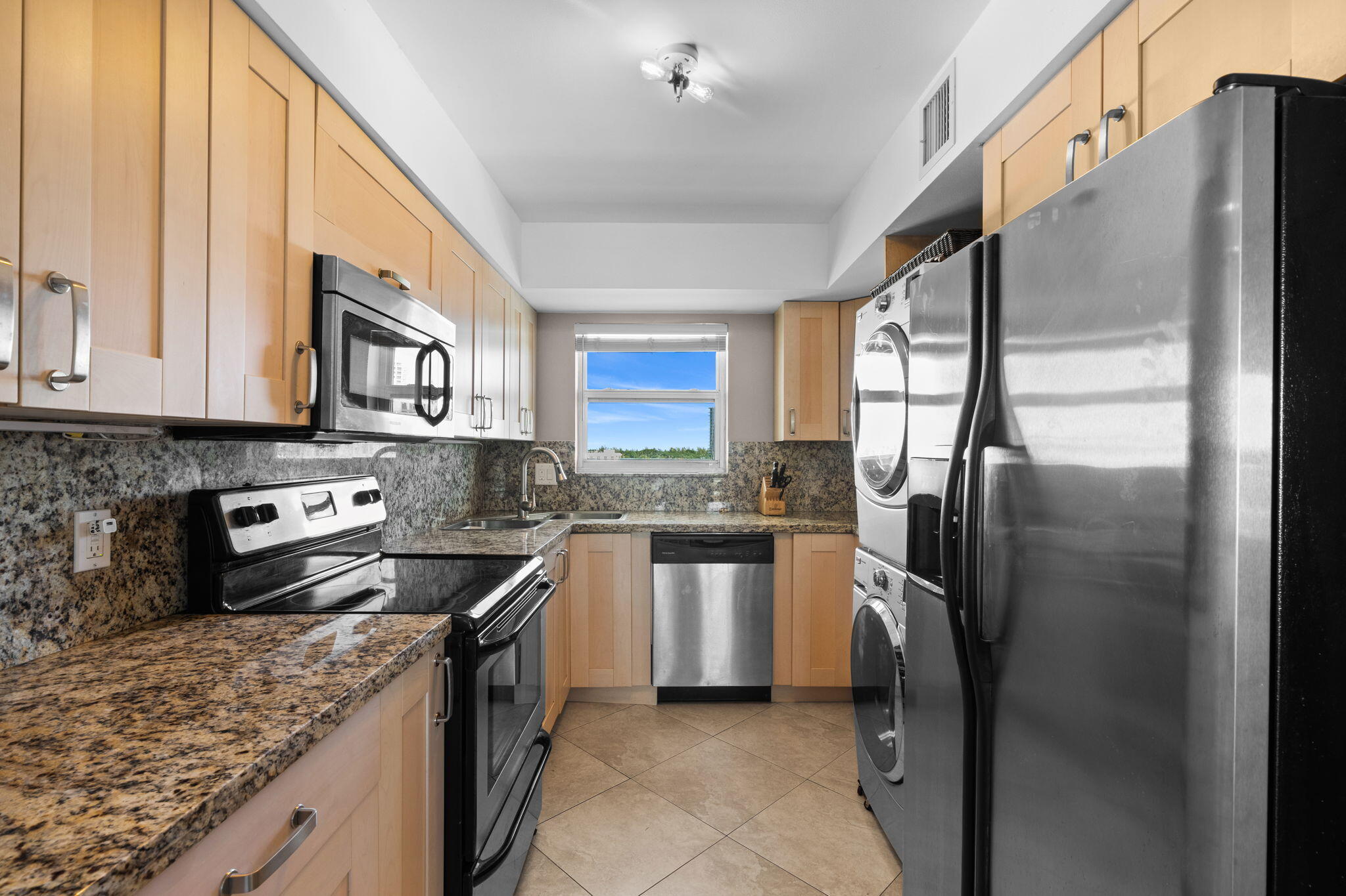 511 Bayshore Drive 810 Property Photo 8