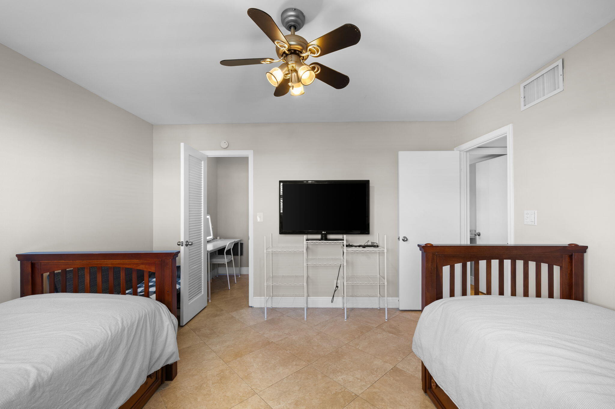 511 Bayshore Drive 810 Property Photo 20