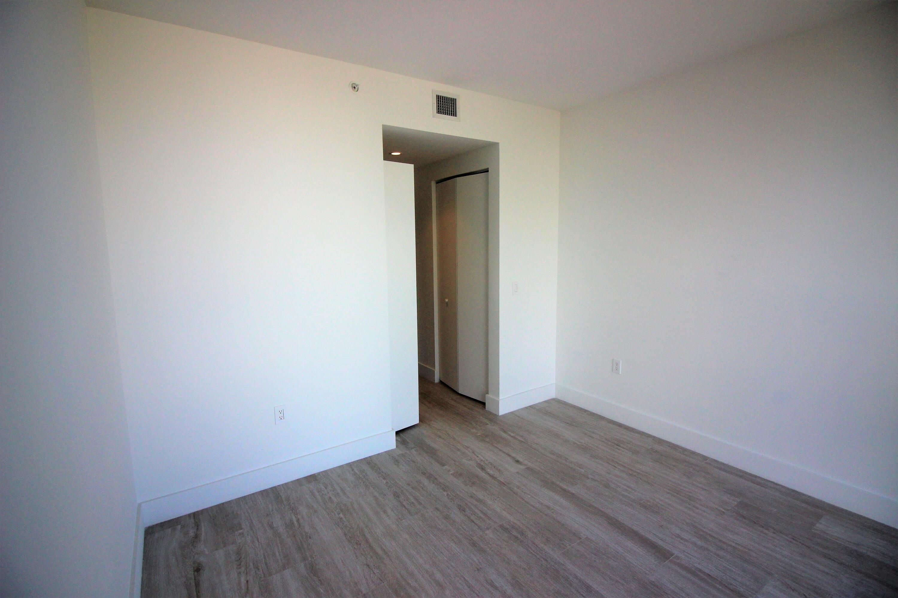 121 Ne 34th Street 806a Property Photo 25