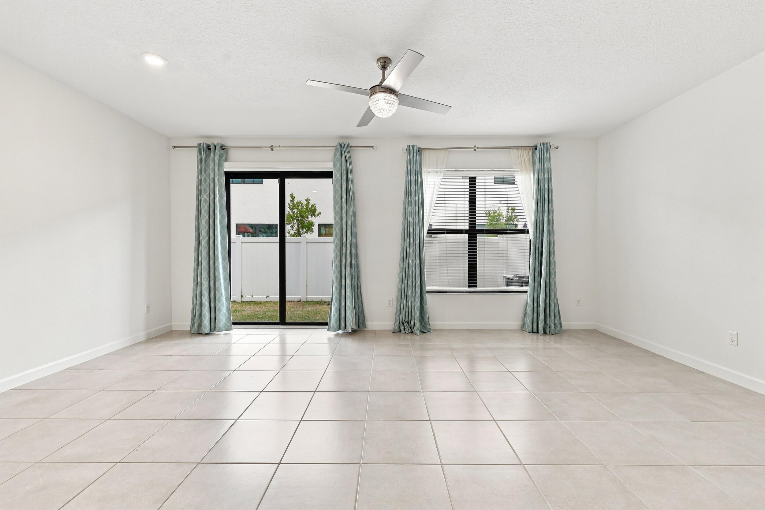 2011 Tamarind Drive Property Photo 4