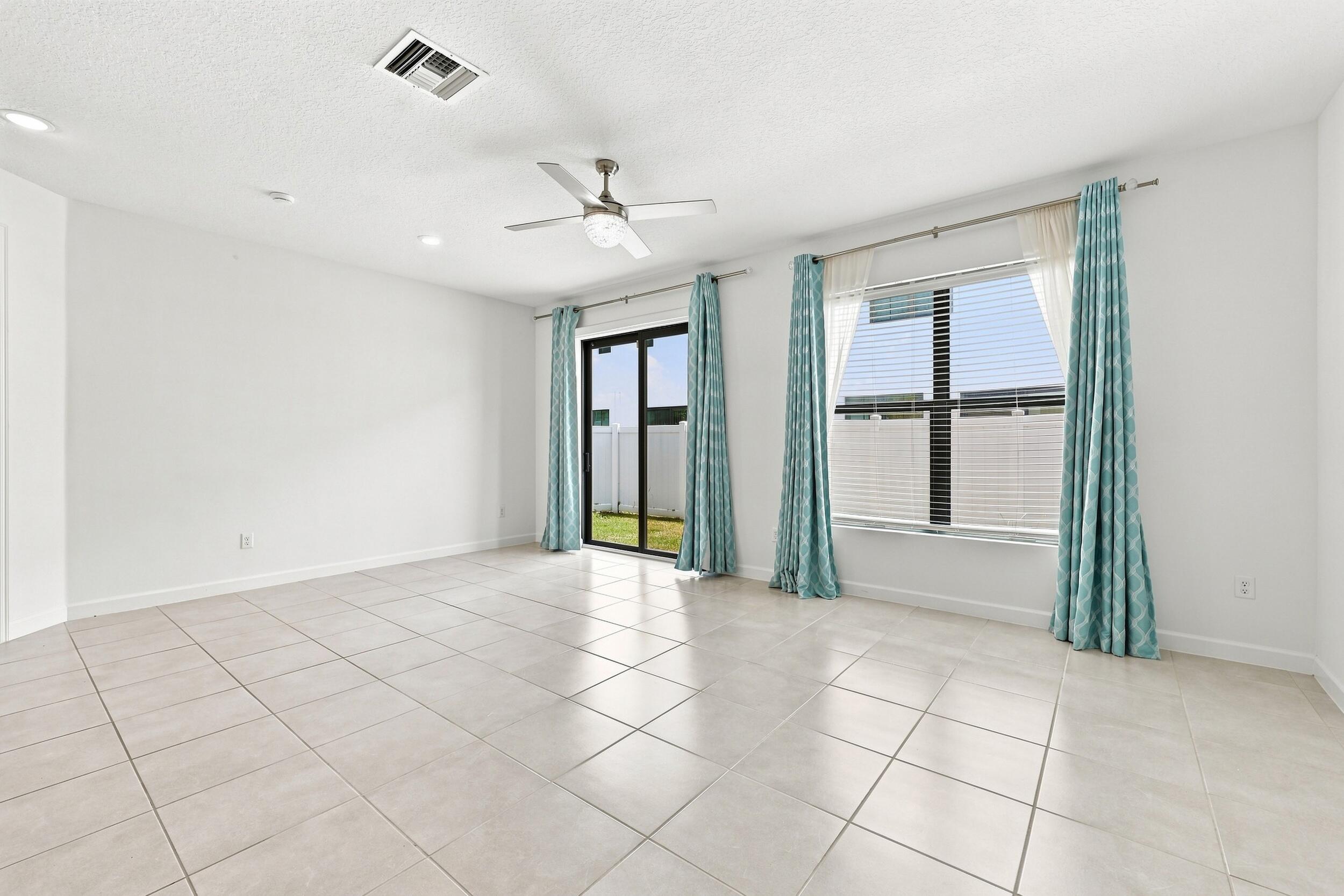 2011 Tamarind Drive Property Photo 5