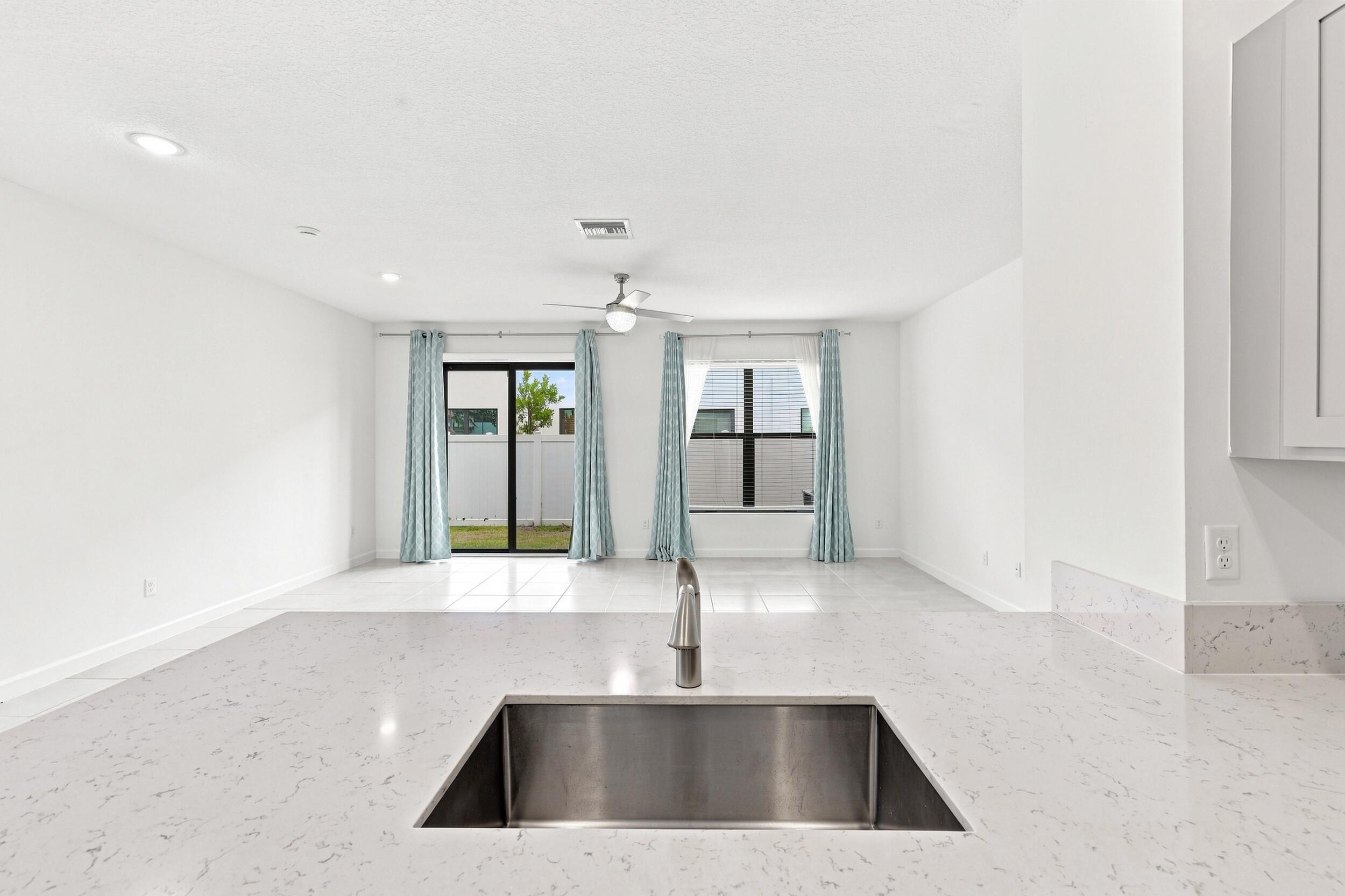 2011 Tamarind Drive Property Photo 7