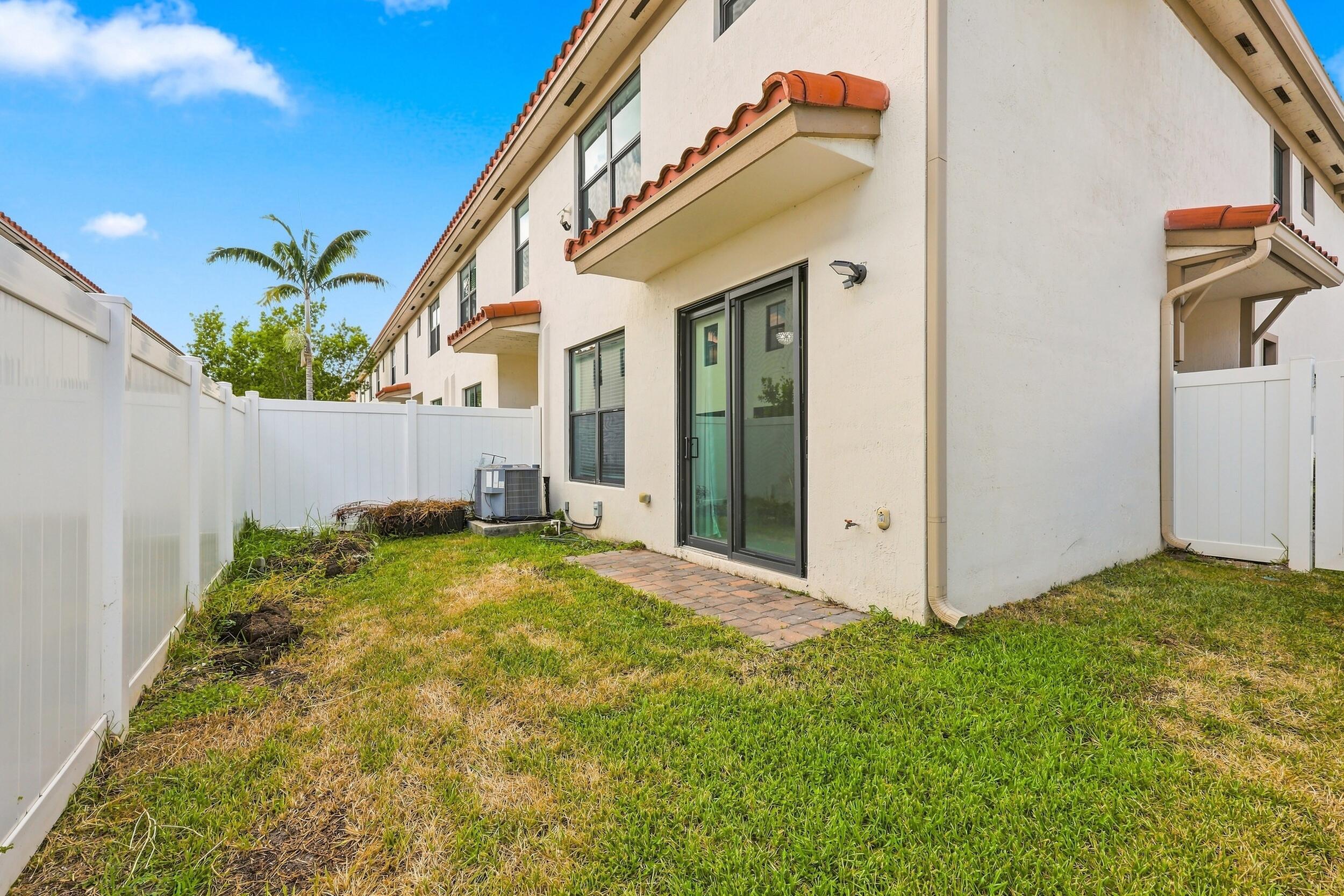 2011 Tamarind Drive Property Photo 14