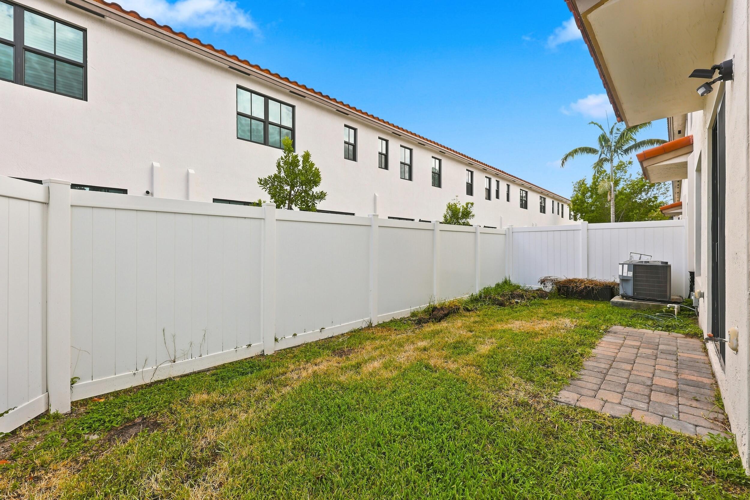 2011 Tamarind Drive Property Photo 16