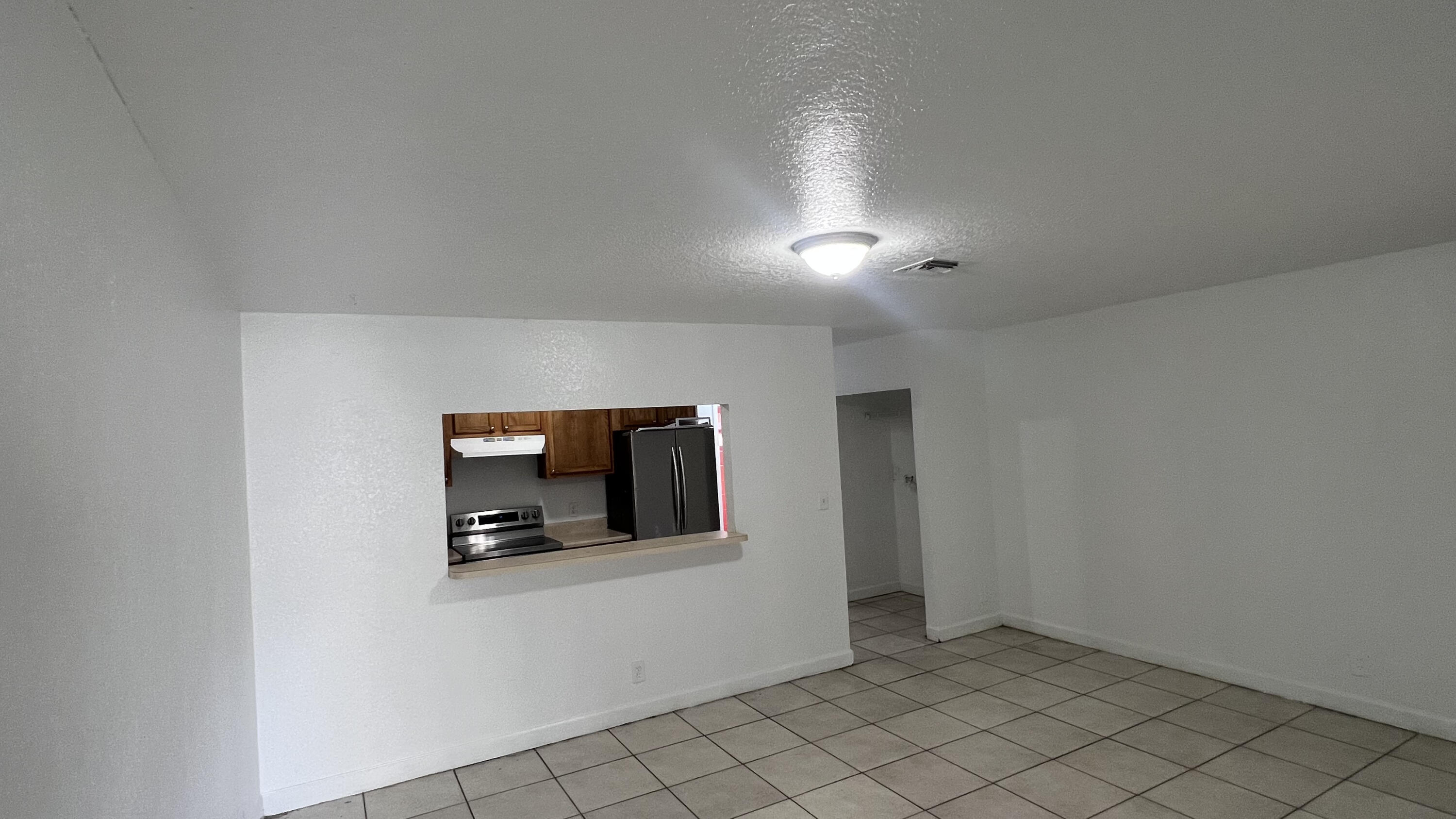 2421 Nw 8th Place Unit 2 Property Photo 4