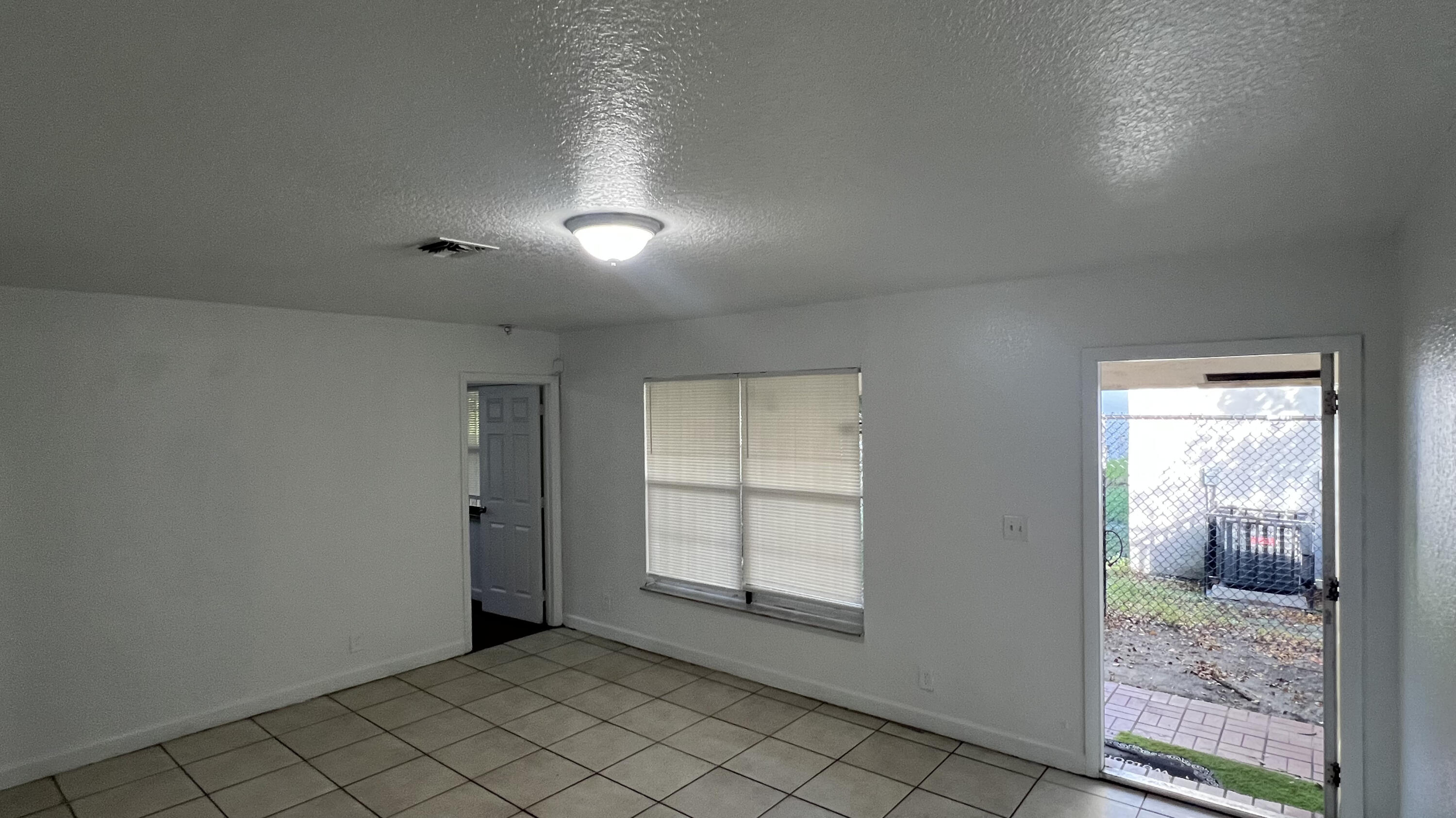 2421 Nw 8th Place Unit 2 Property Photo 5