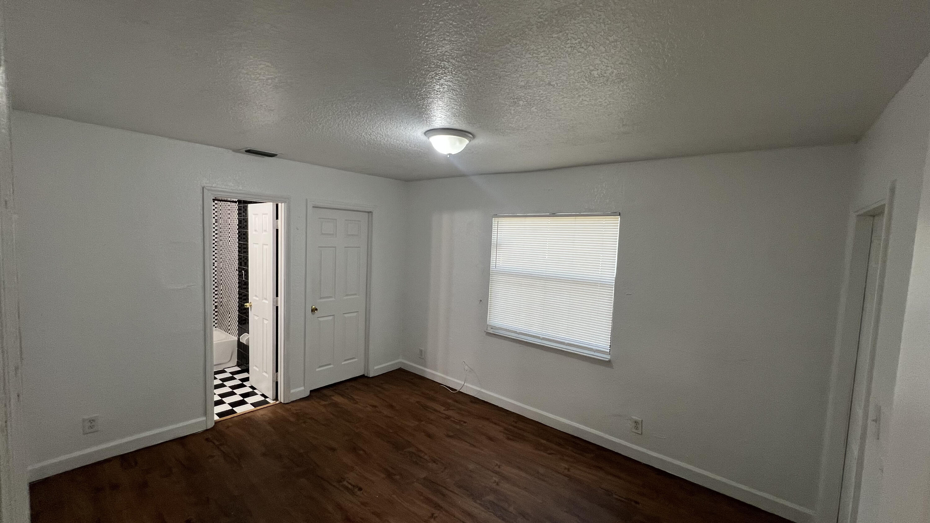 2421 Nw 8th Place Unit 2 Property Photo 6