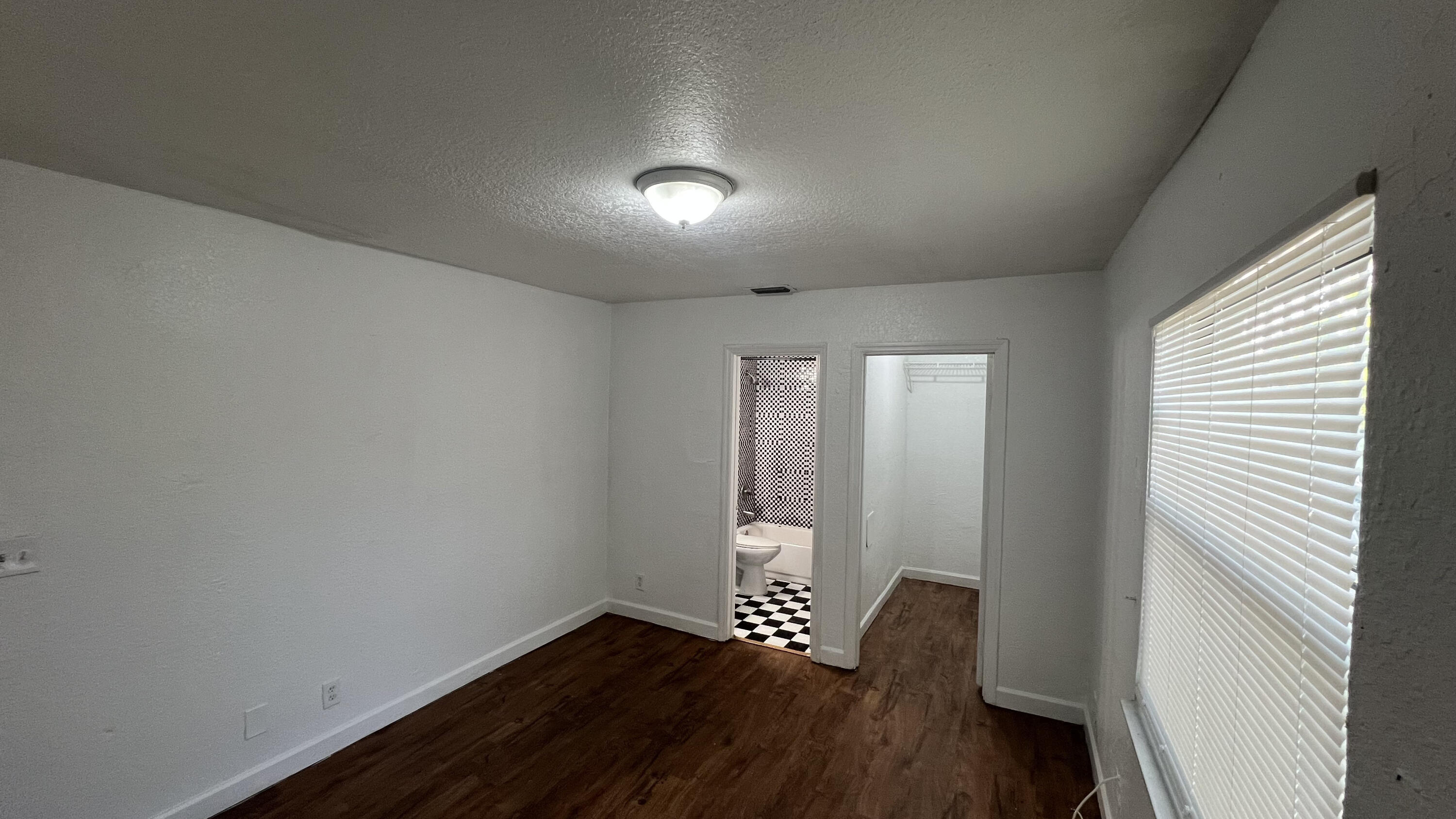 2421 Nw 8th Place Unit 2 Property Photo 7