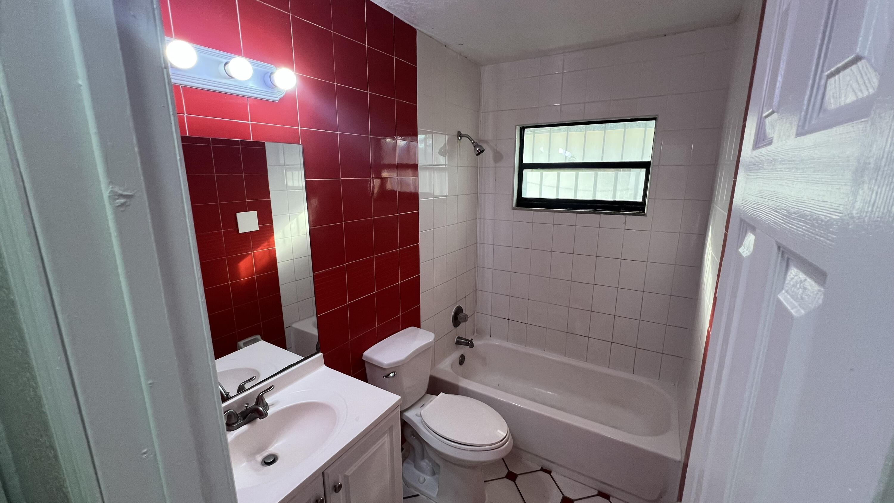 2421 Nw 8th Place Unit 2 Property Photo 15