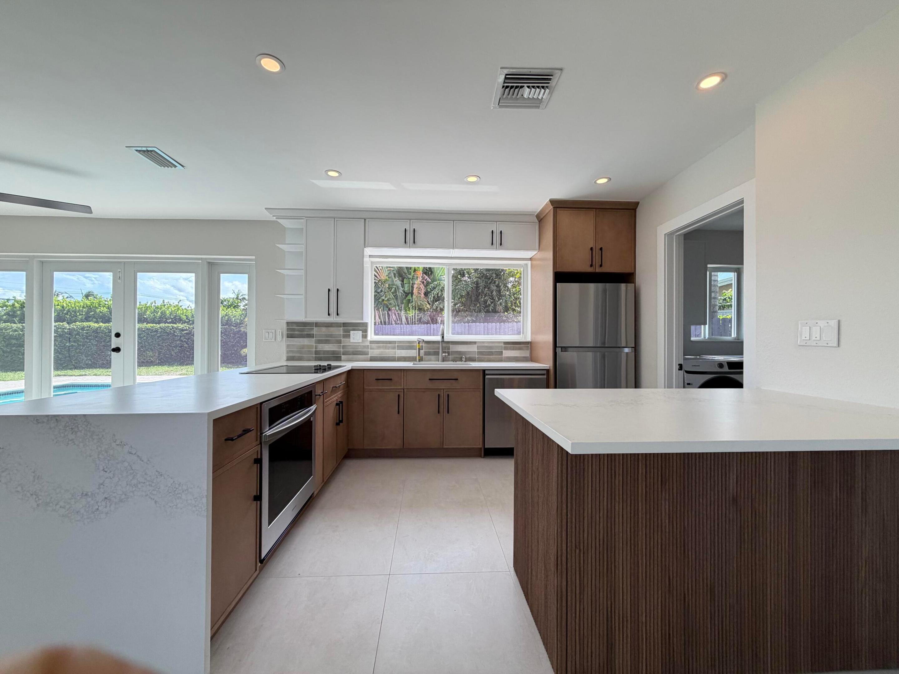 1100 W Camino Real Property Photo 5
