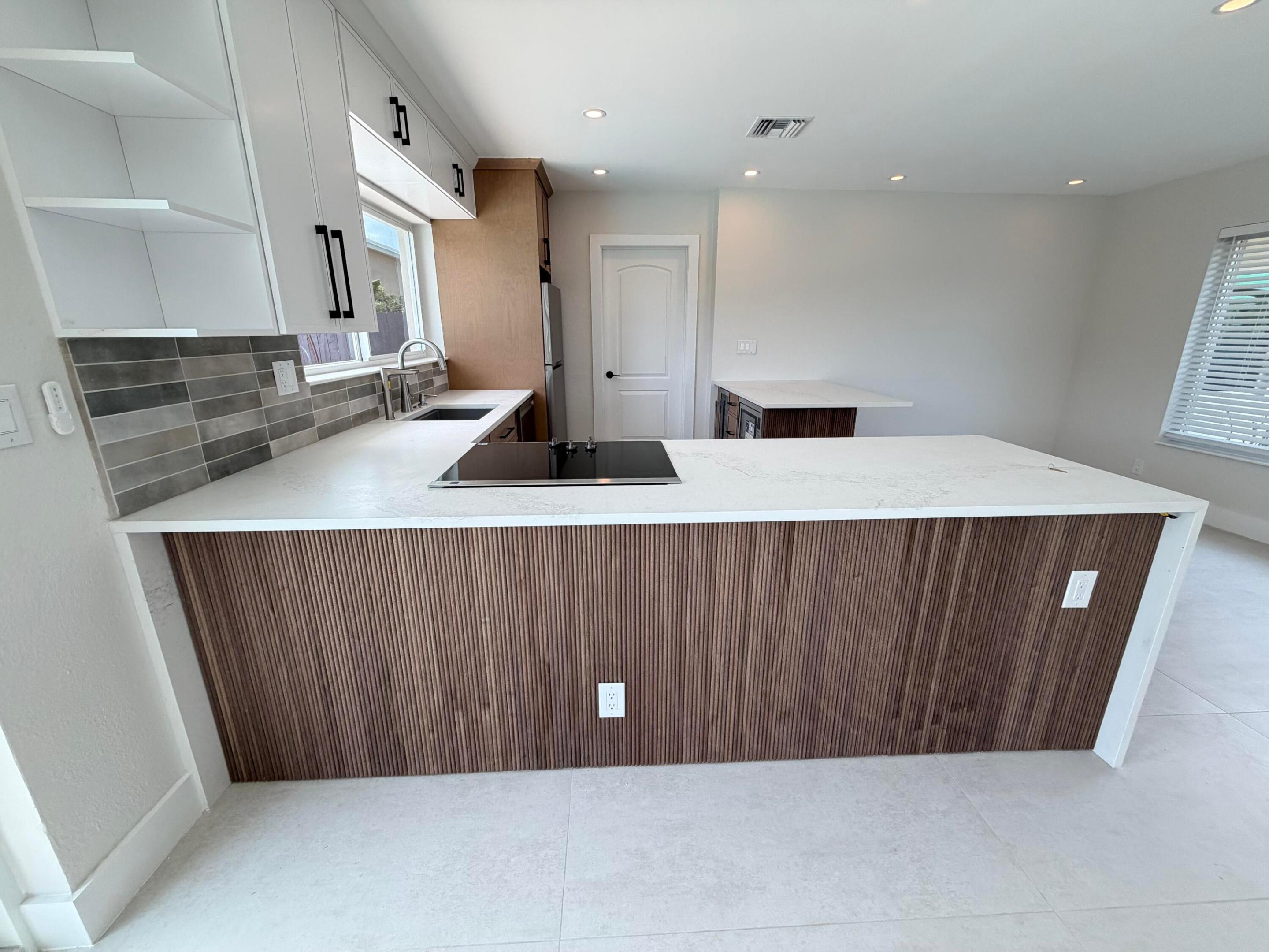 1100 W Camino Real Property Photo 8
