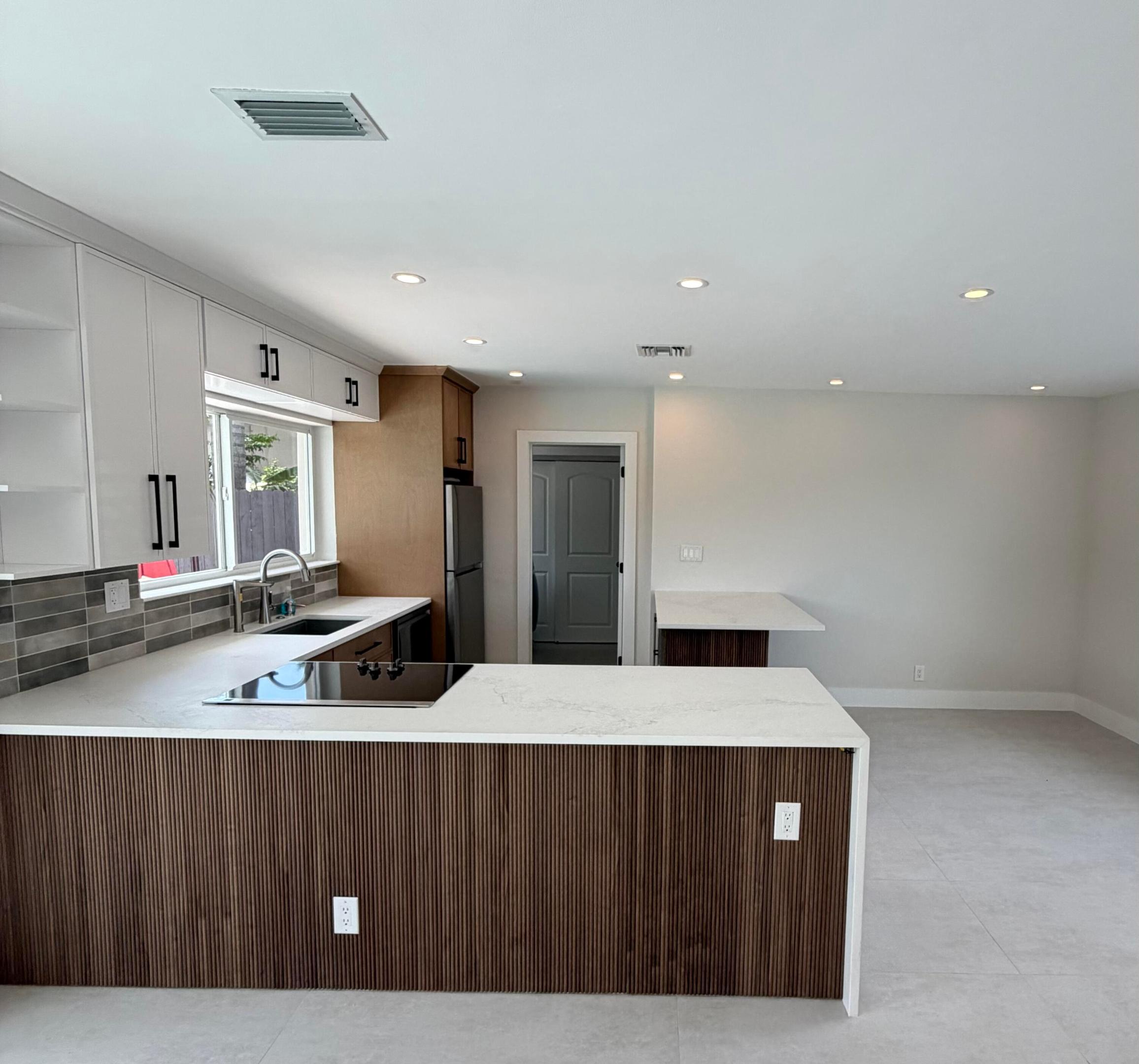1100 W Camino Real Property Photo 10