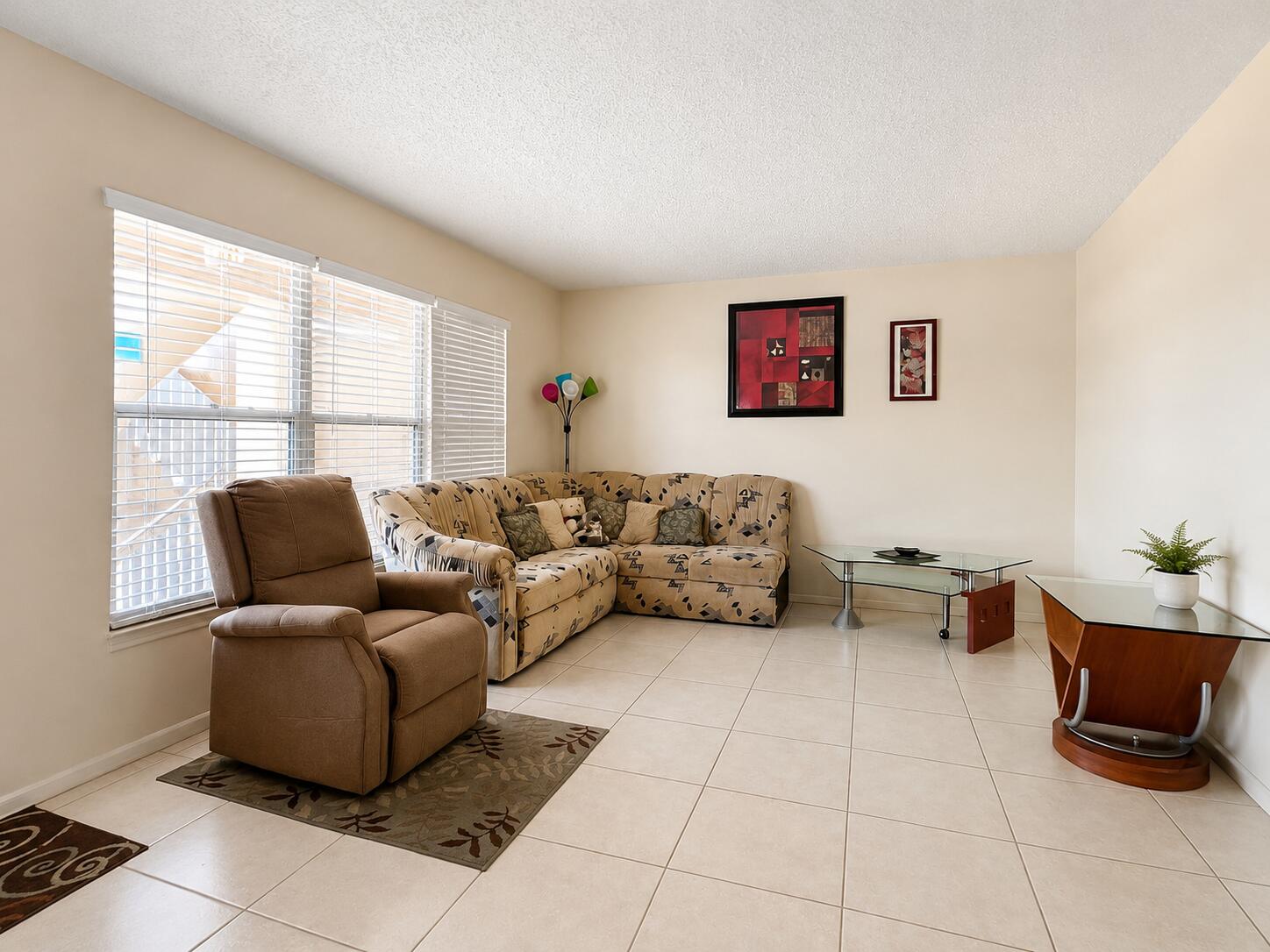 307 Greenbrier B Property Photo 4