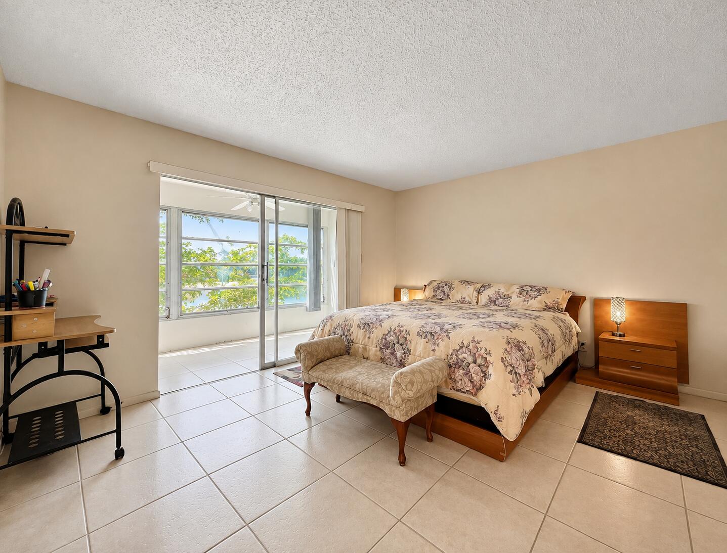 307 Greenbrier B Property Photo 6