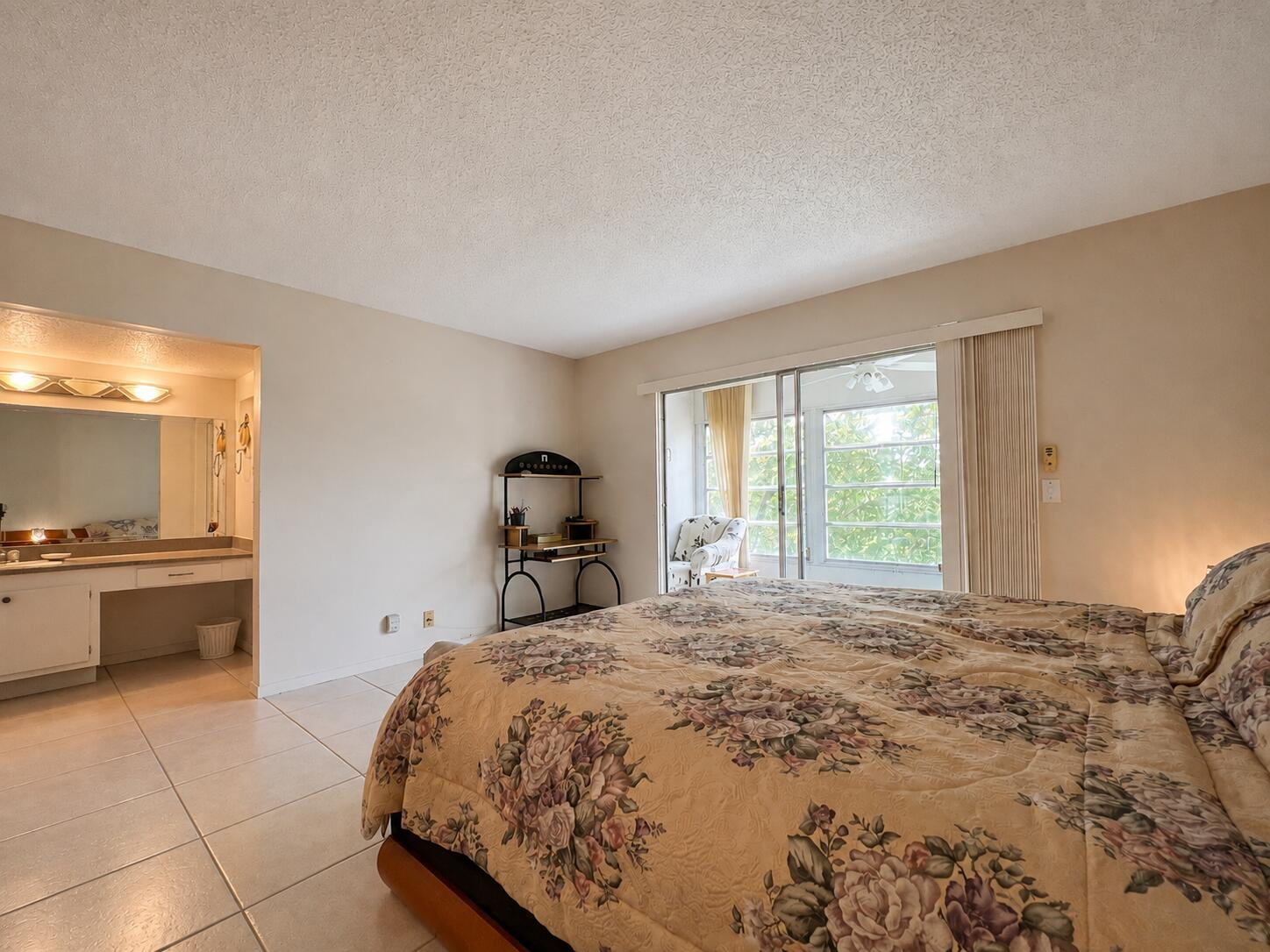 307 Greenbrier B Property Photo 8