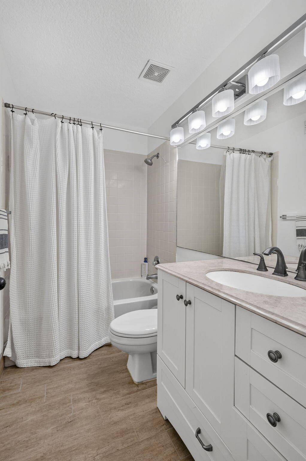 1209 Mainsail 1209 Property Photo 37