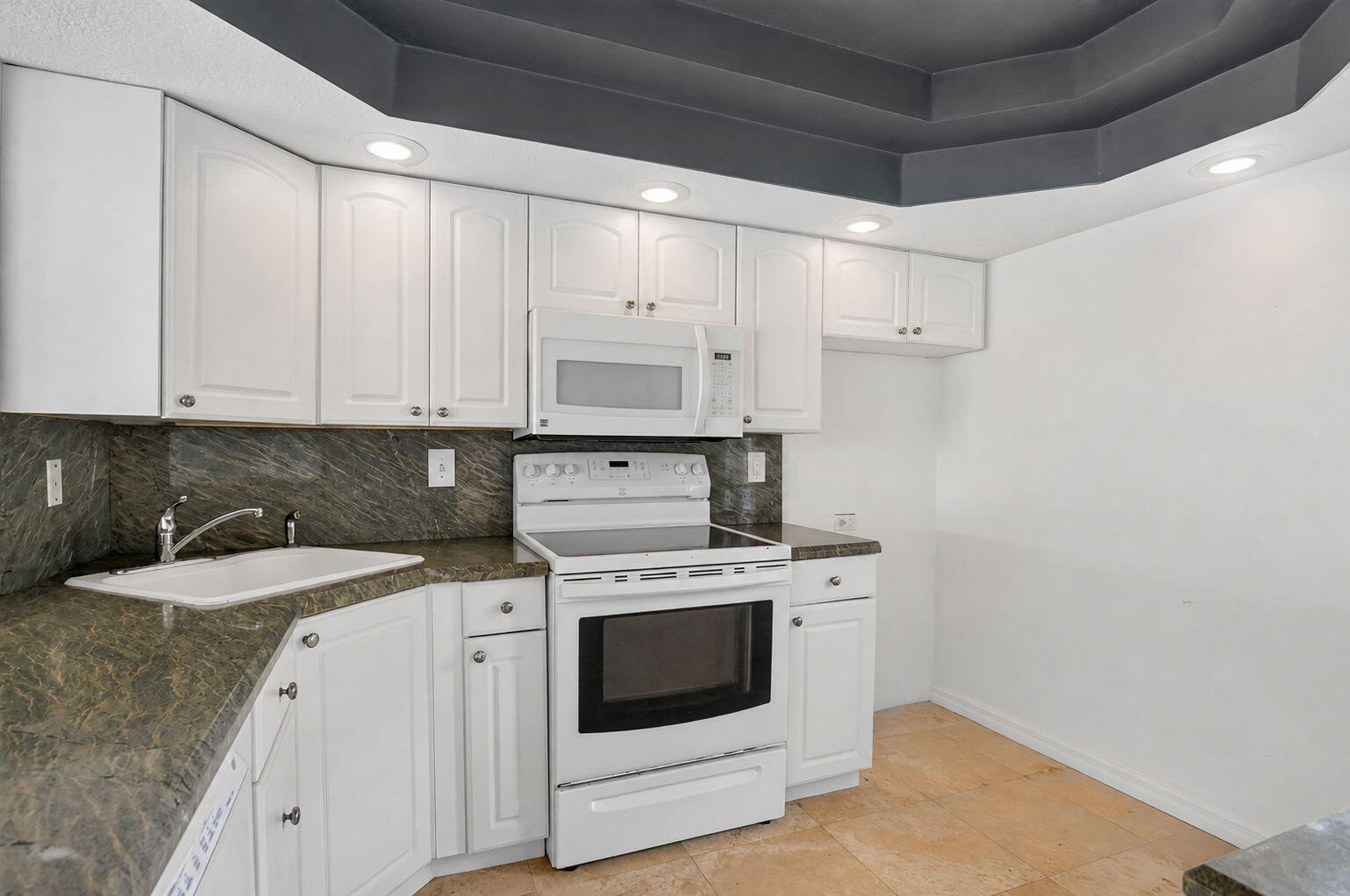 2871 N Ocean Boulevard C309 Property Photo 4