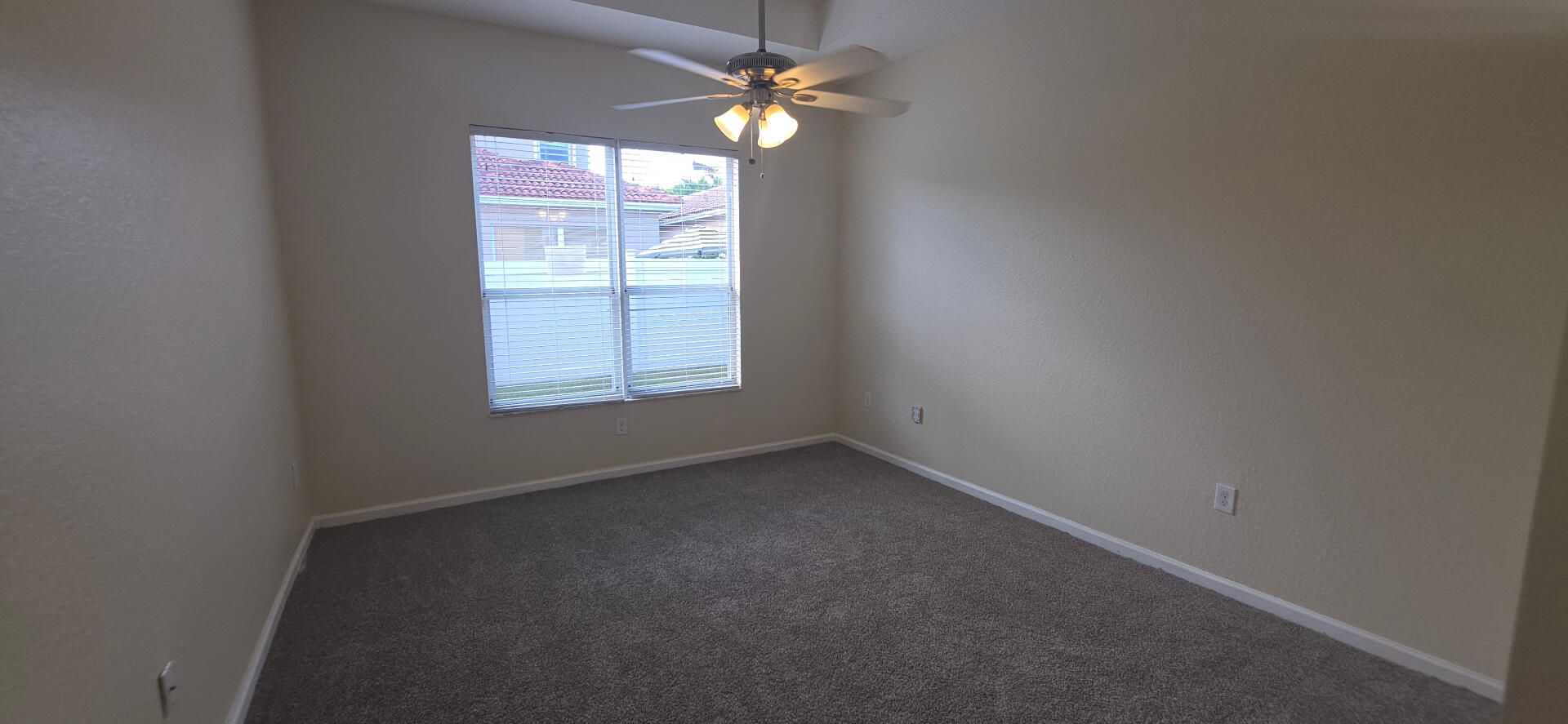 2110 Ne 37th Road Property Photo 4
