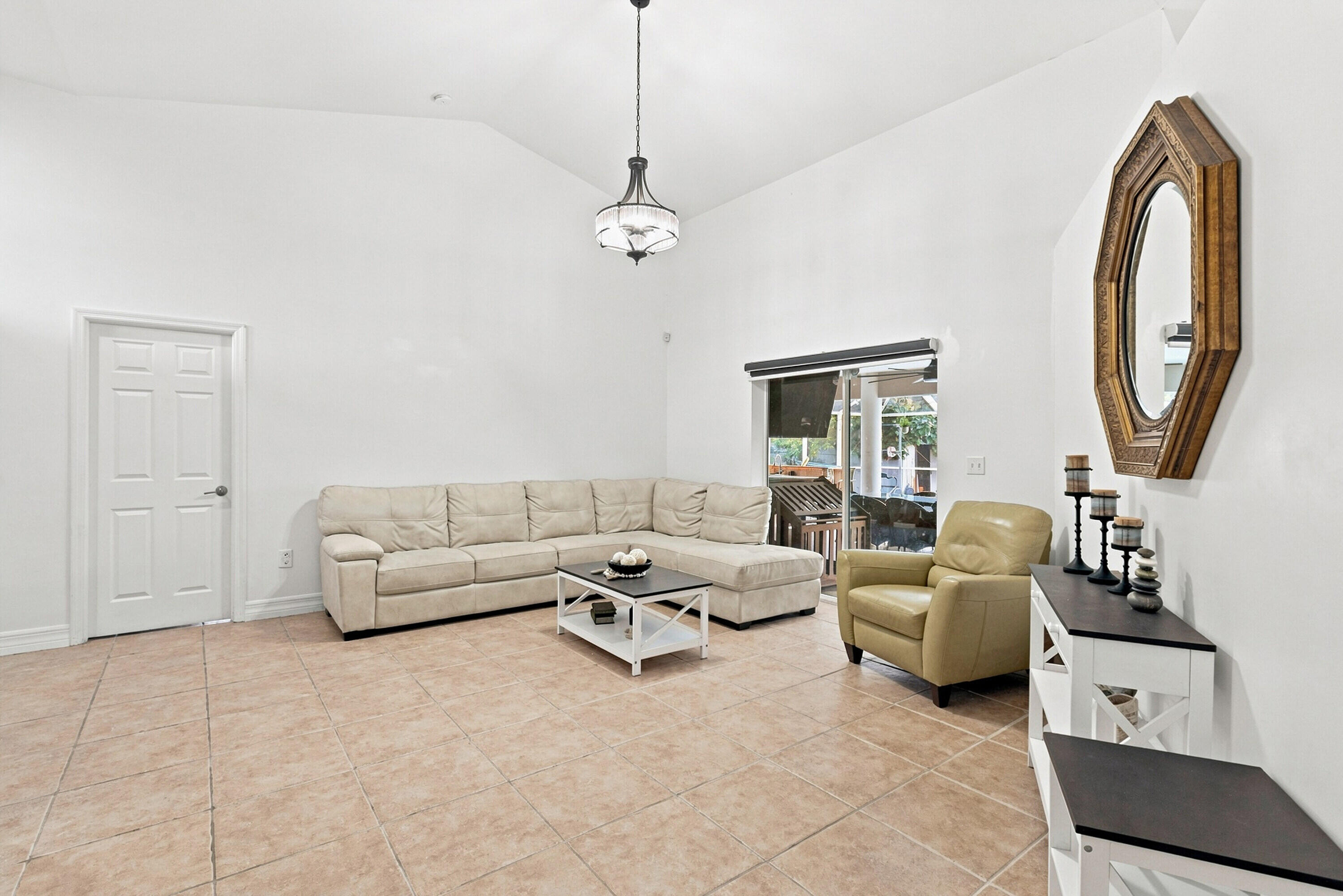 680 Manhattan Street E Property Photo 8