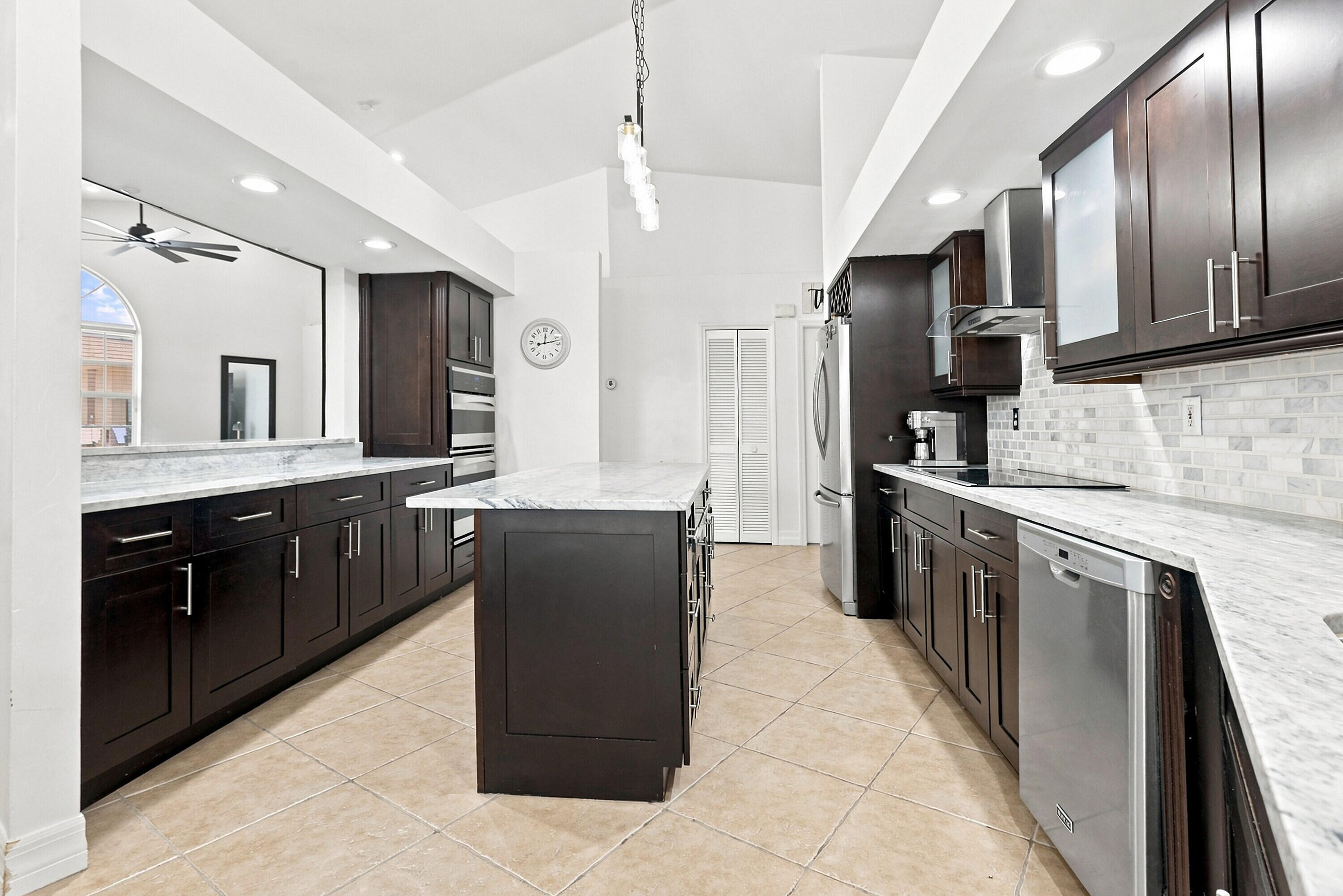 680 Manhattan Street E Property Photo 9