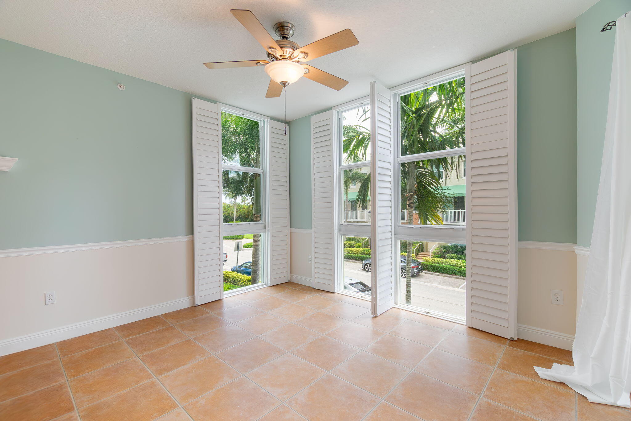 804 E Windward Way 211 Property Photo 6