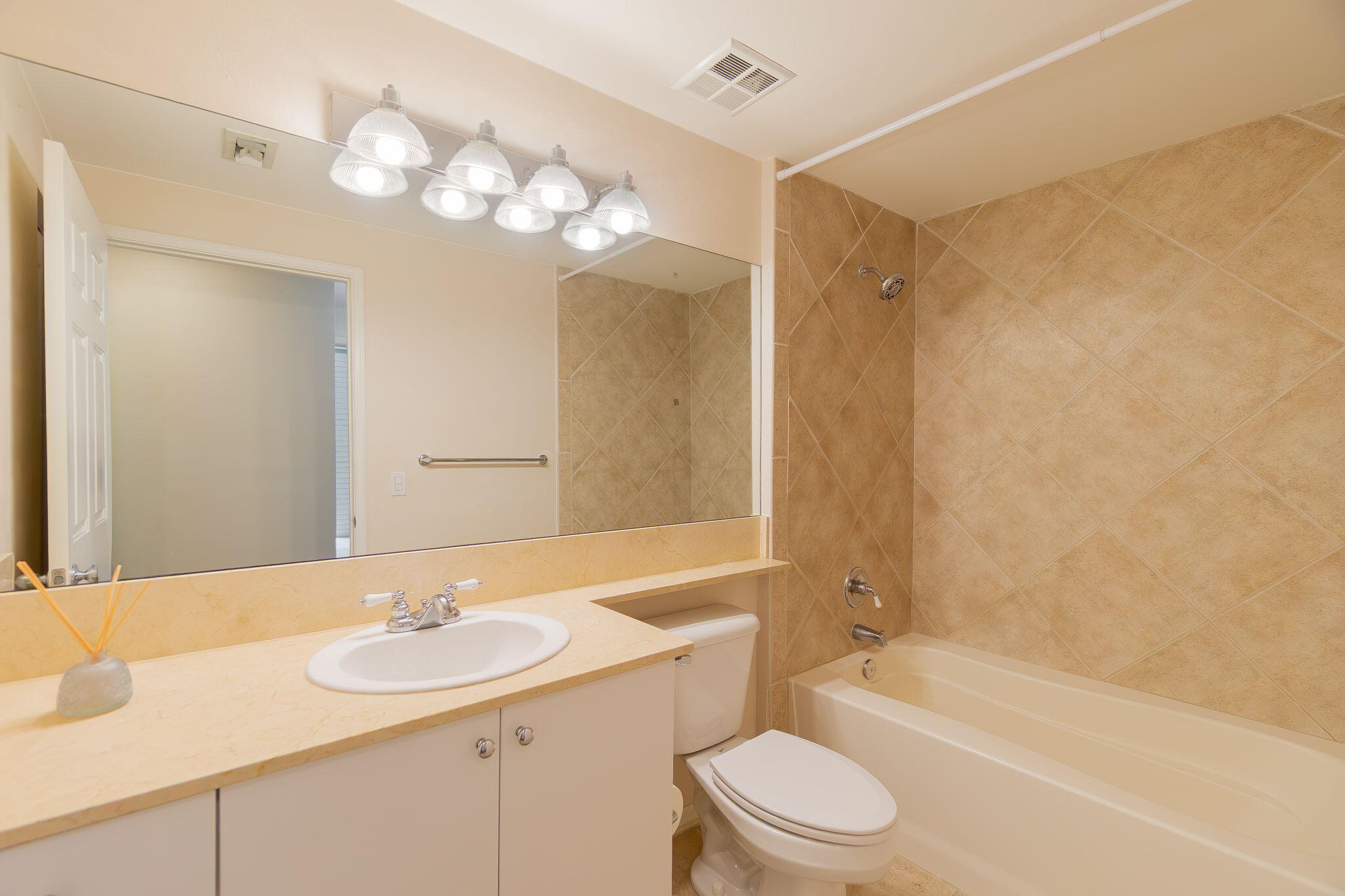 804 E Windward Way 211 Property Photo 27