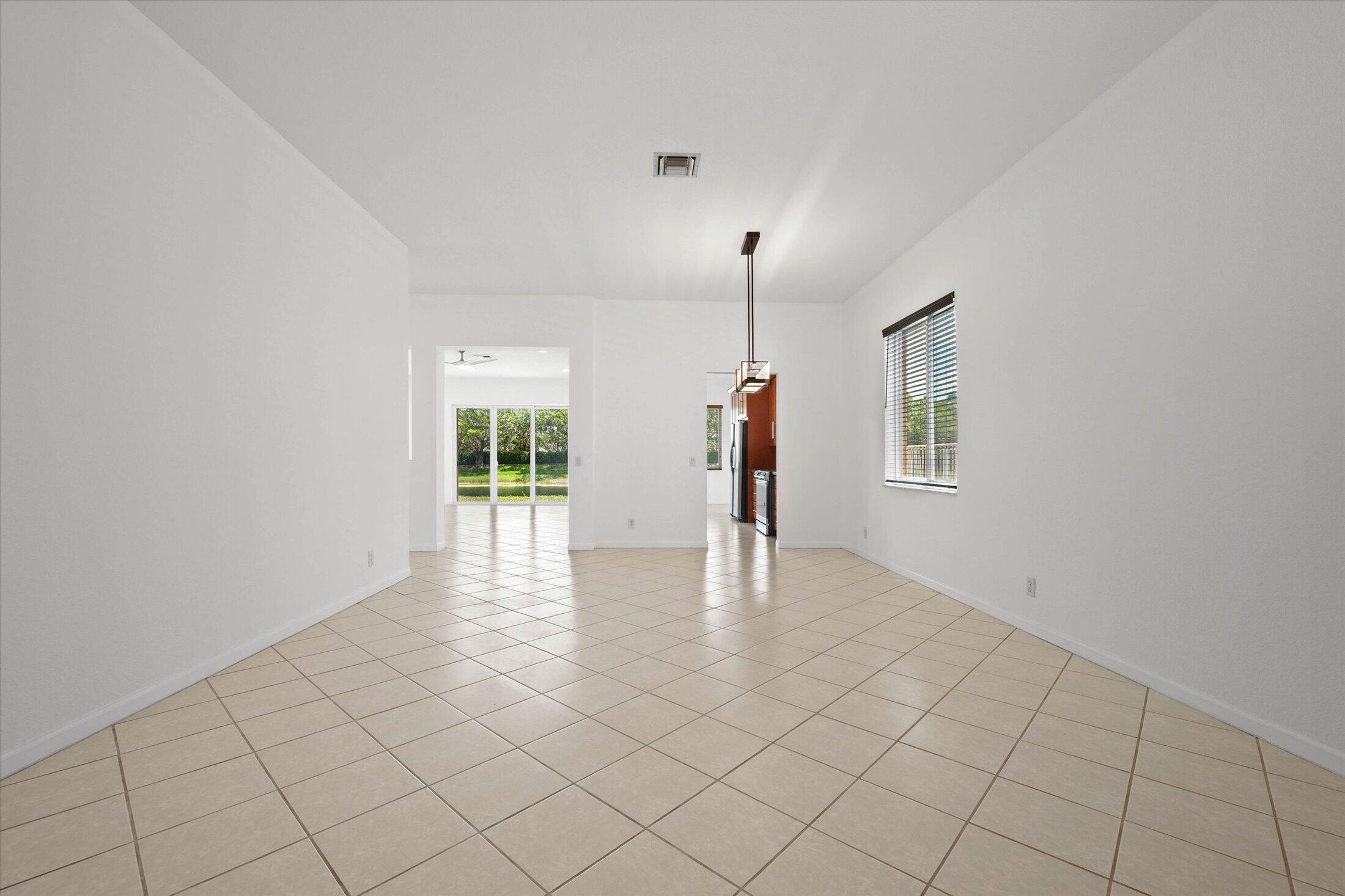 886 Sunflower Circle Property Photo 5