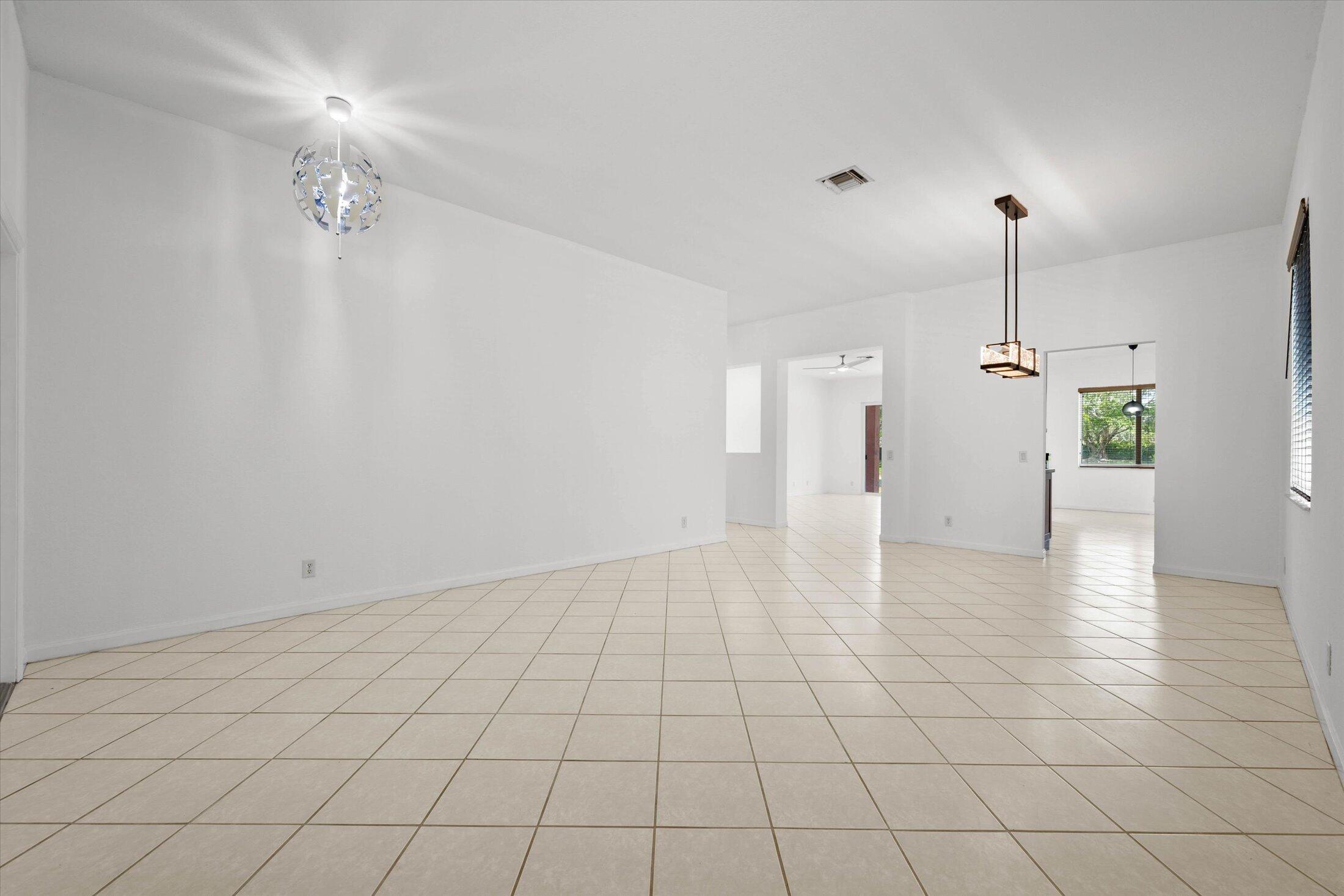 886 Sunflower Circle Property Photo 6
