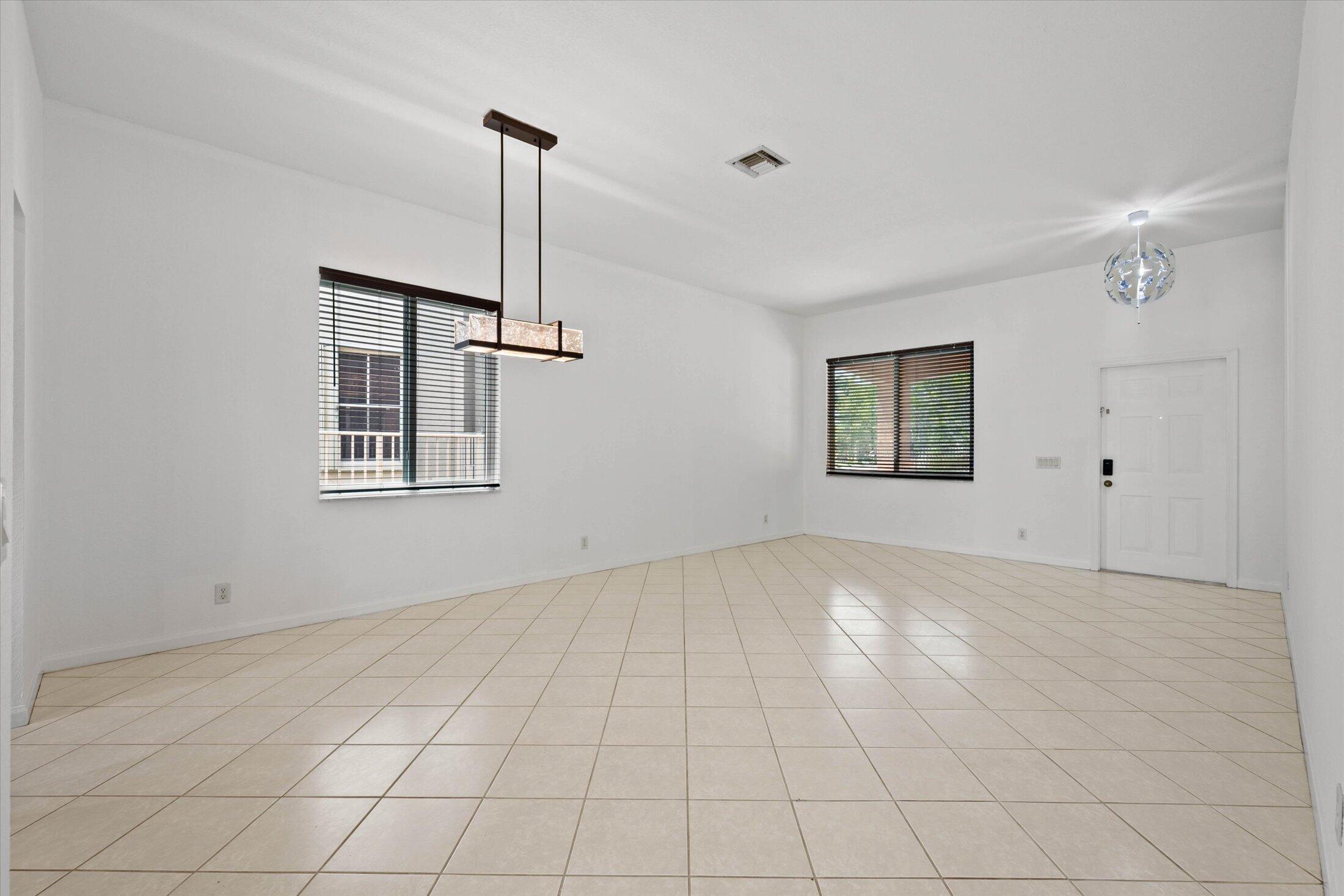 886 Sunflower Circle Property Photo 8