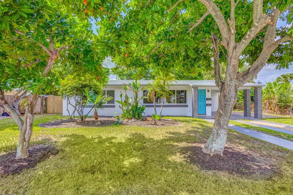 512 Bayberry Drive Property Photo 4
