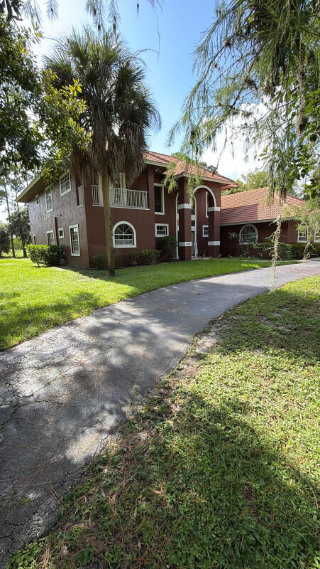 827 Squire Drive Property Photo 1
