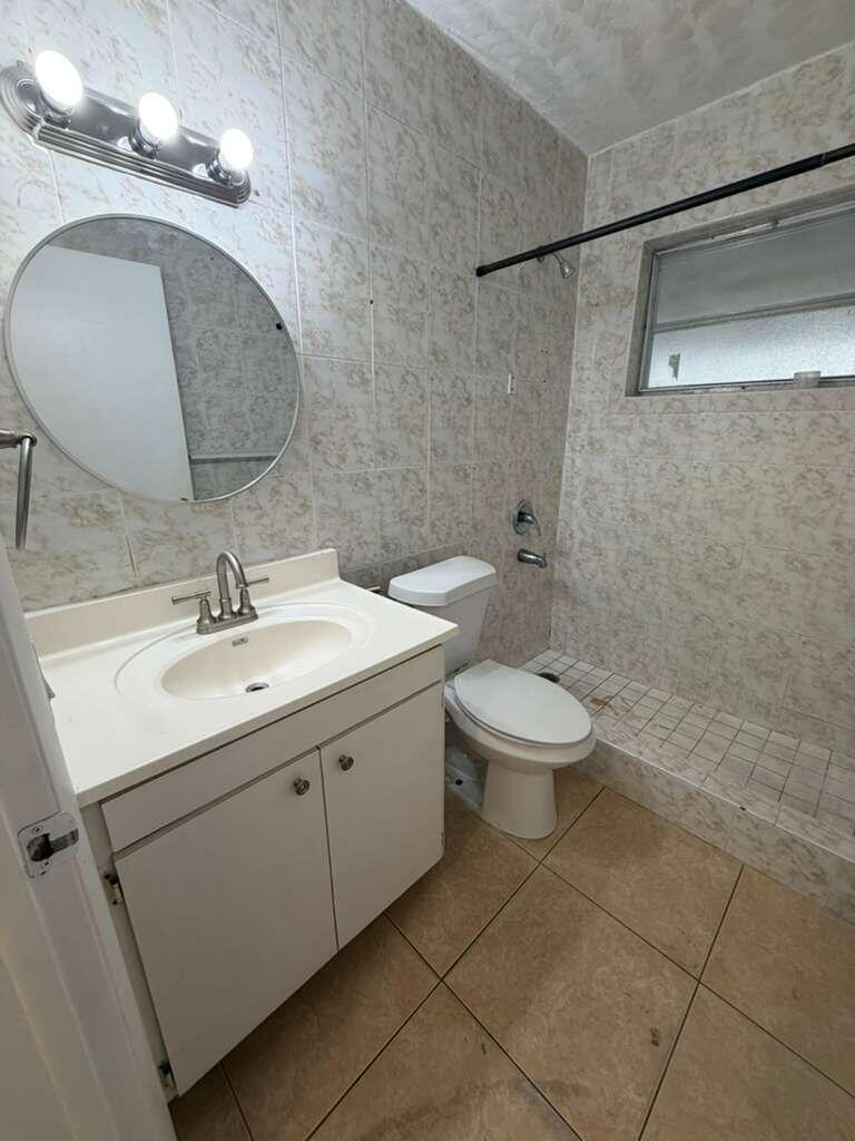 4796 E 10th Avenue Property Photo 6