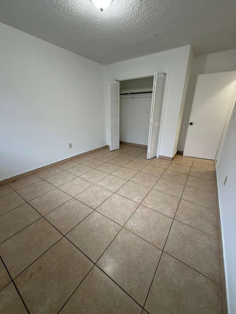 4796 E 10th Avenue Property Photo 7