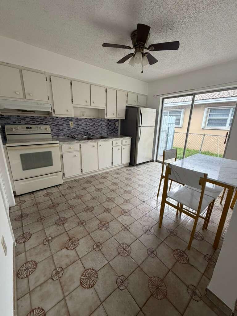 4796 E 10th Avenue Property Photo 15
