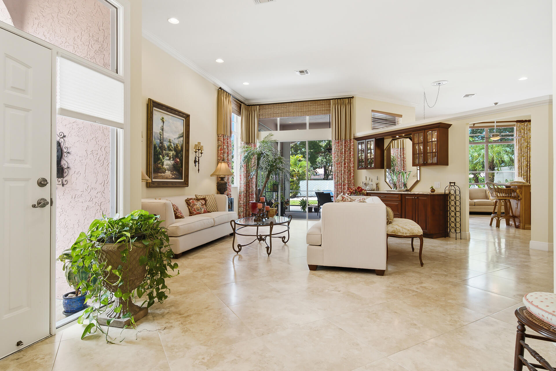 221 Green Point Circle Property Photo 4