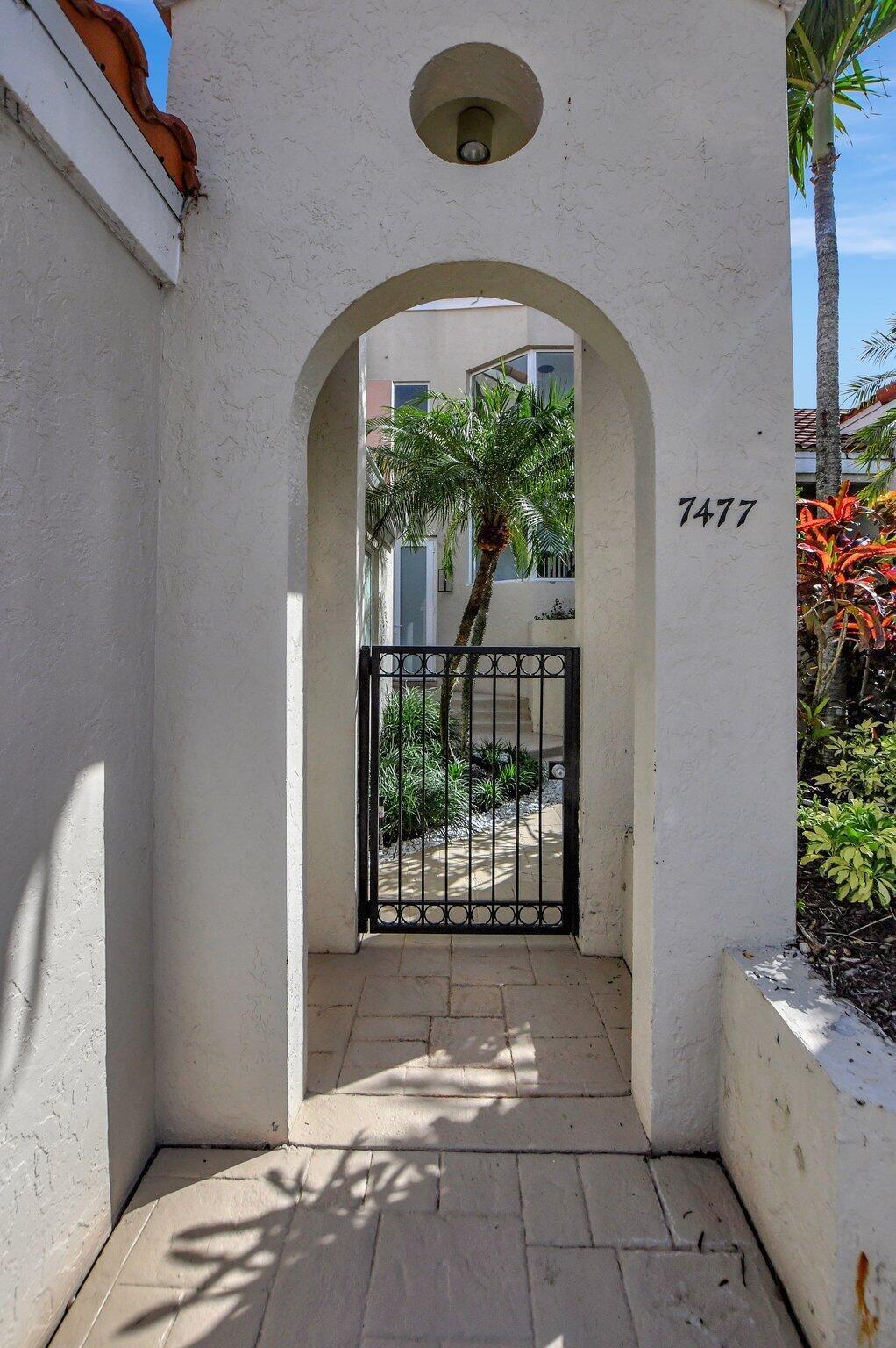 7477 Campo Florido Property Photo 3