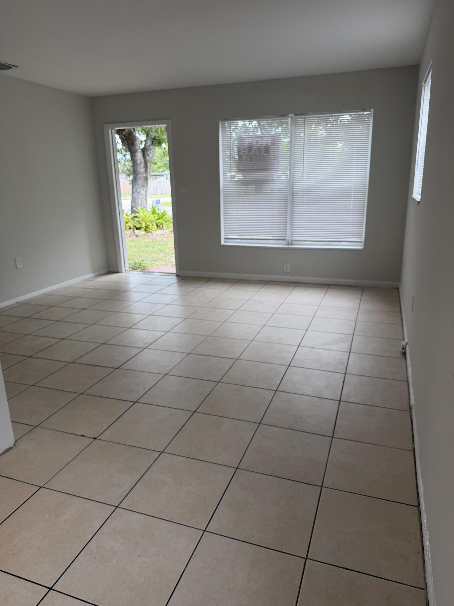 1501 N 70th Way Property Photo 4