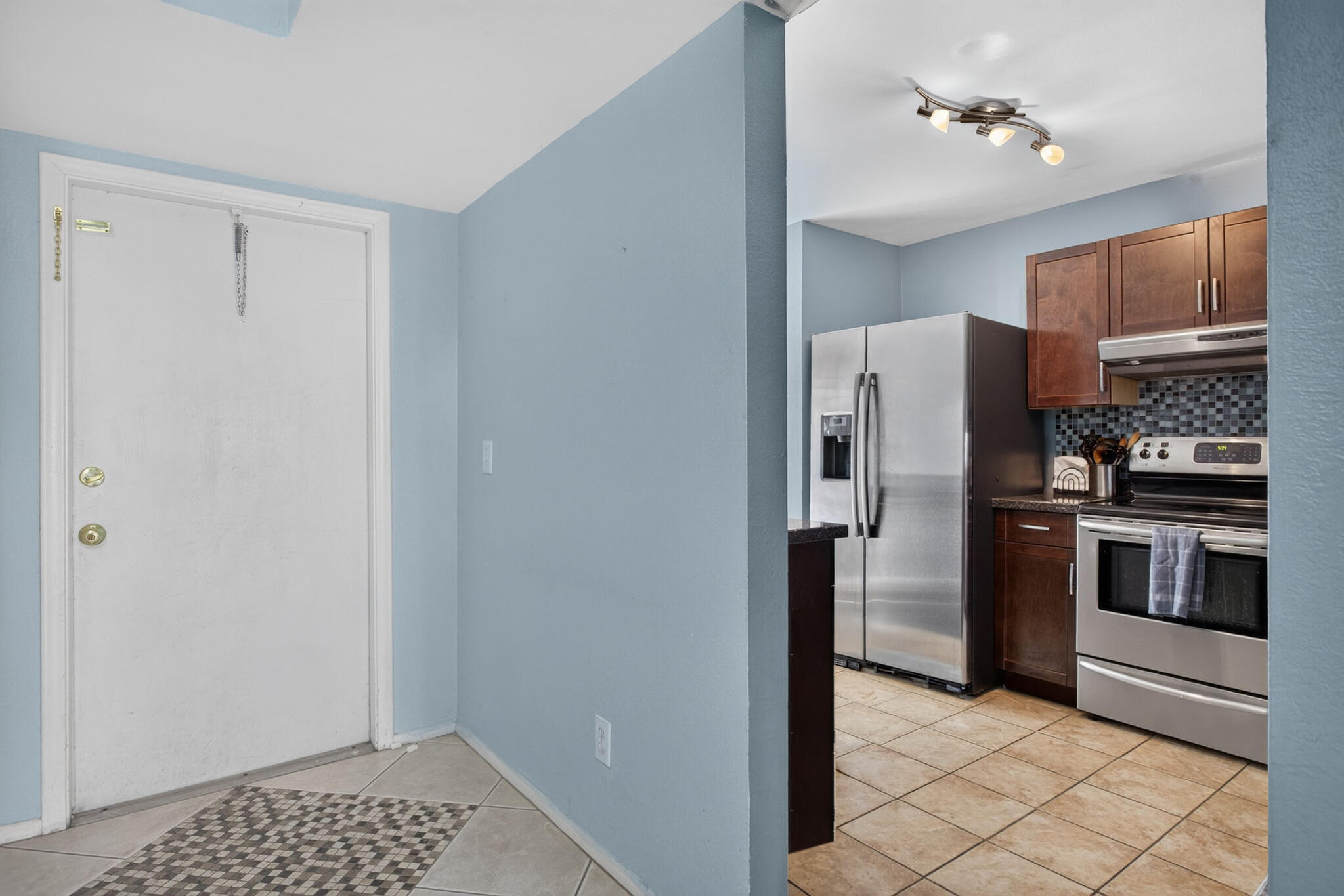 9942 Royal Palm Boulevard Property Photo 6